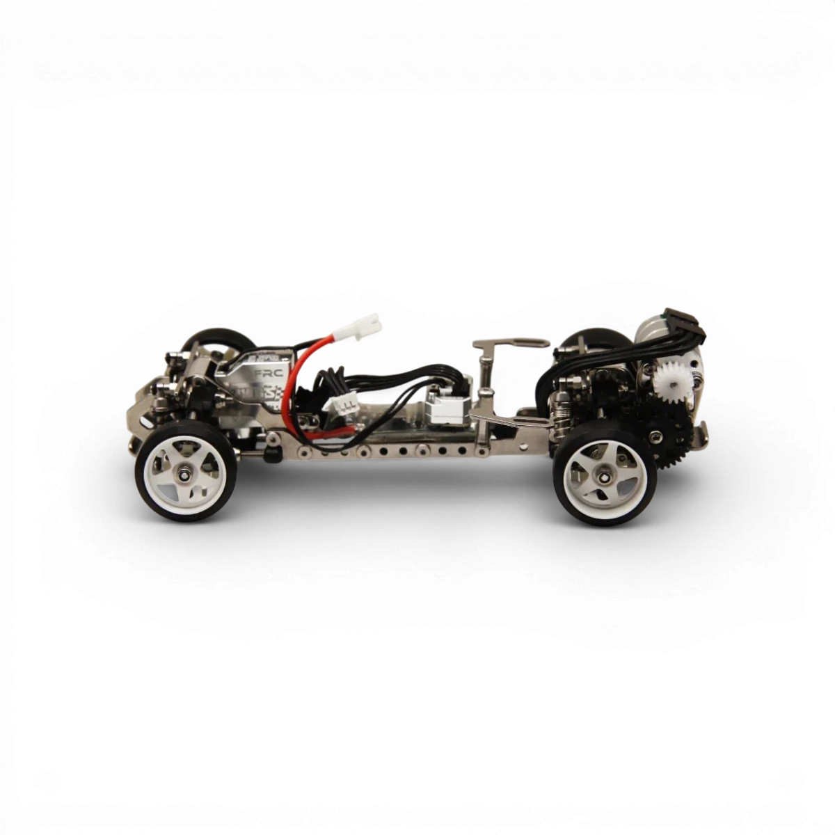 Voiture de drift électrique RTS 1/24 RWD Drift ARTR de RhinoRacing, modèle presque prêt à rouler, vue de côté sur fond blanc.
