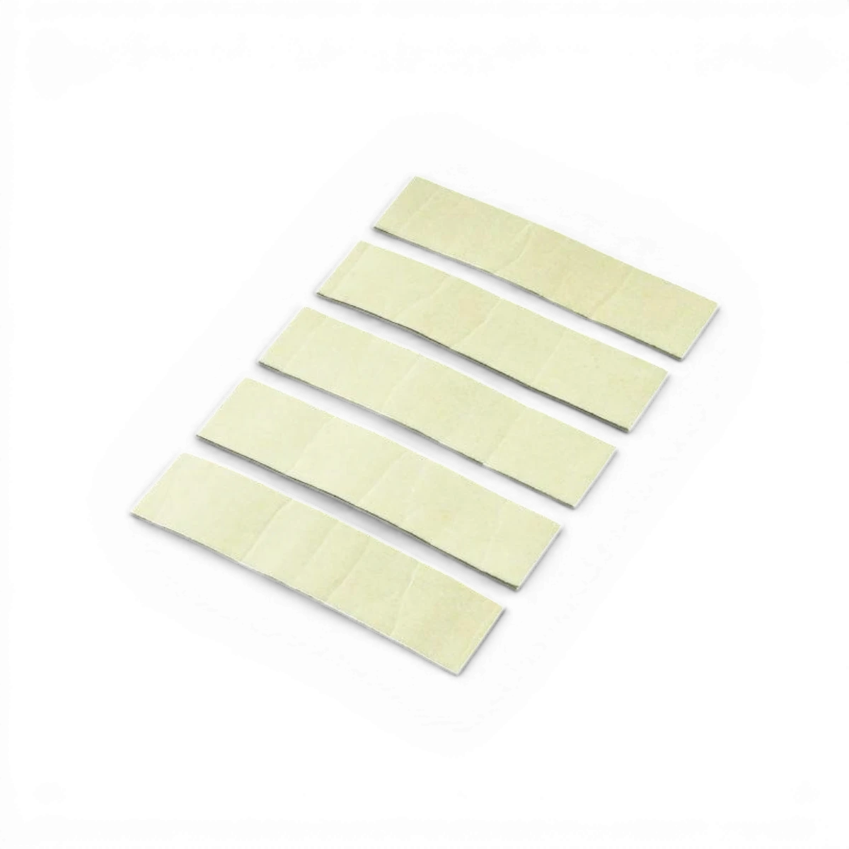 Ruban double face Scotch Max Speed Technology, adhésif et invisible, posé sur une surface pour fixation discrète et solide.