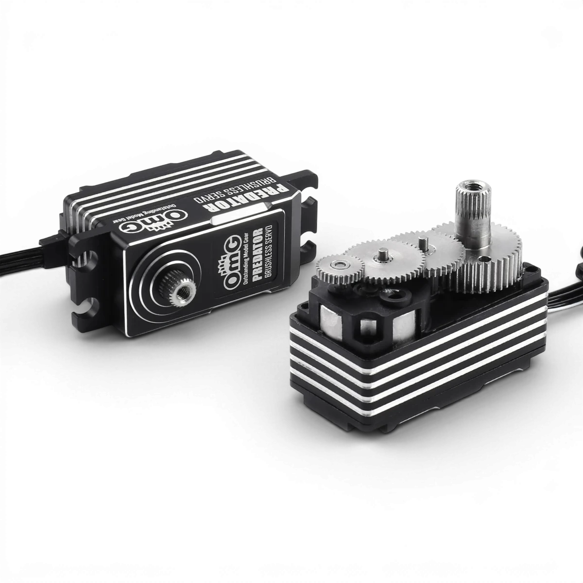 Servo D4 Predator à profil bas, numérique et brushless de la marque OMG, avec composants électroniques visibles.