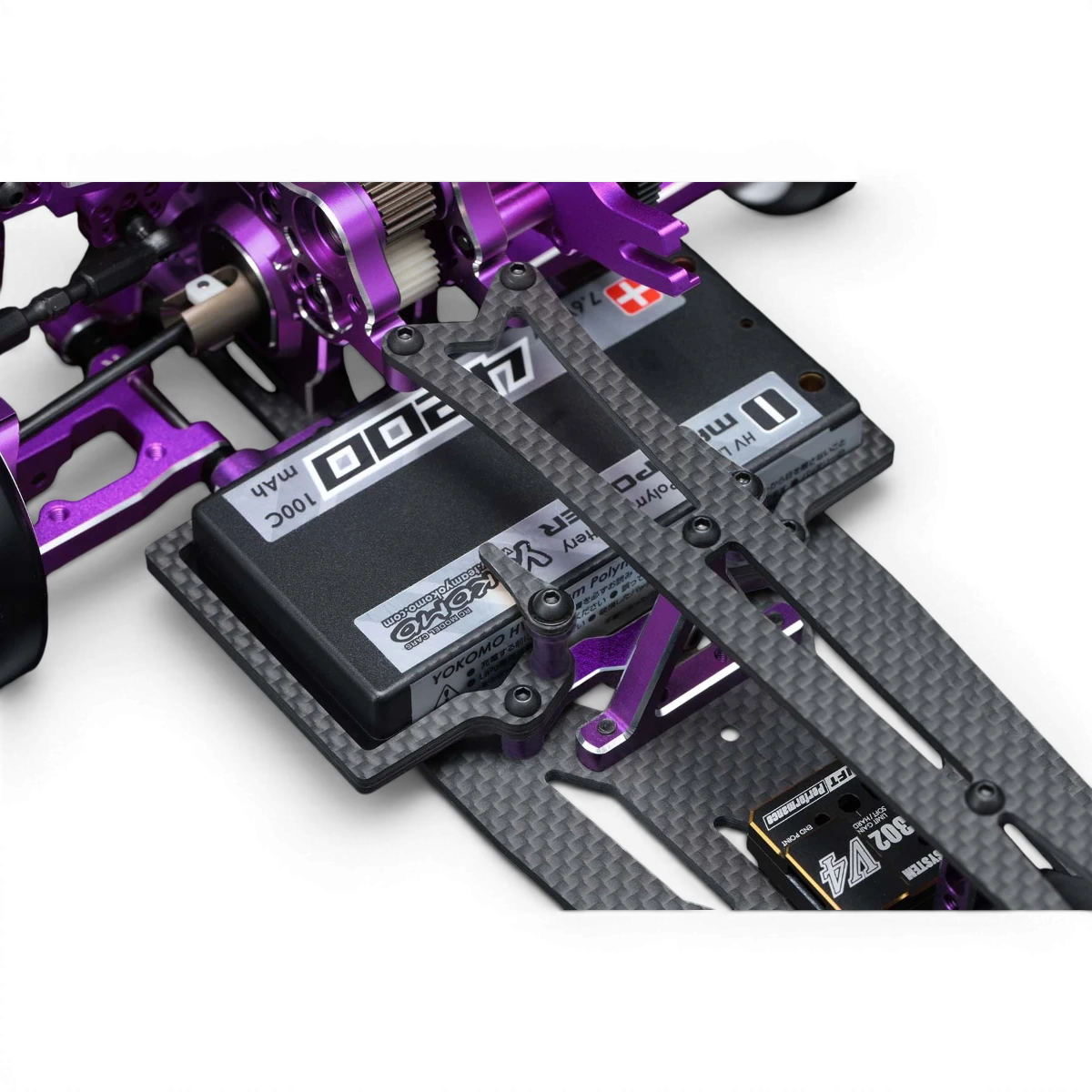 Voiture RC Drift Super Drift SD3.0 Kit Compétition de Team Yokomo, vue de côté avec pneus et carrosserie détaillée