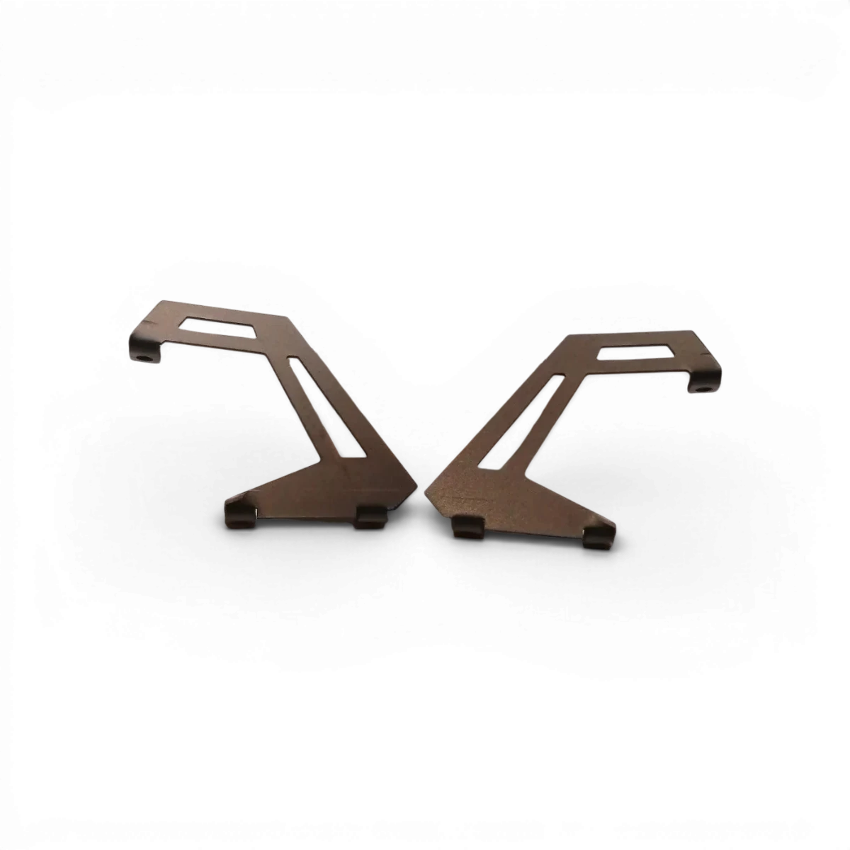 Support d’aileron en aluminium pour fixation de wing stay, conçu par Metal Garage, avec détails de montage et finition métallique.