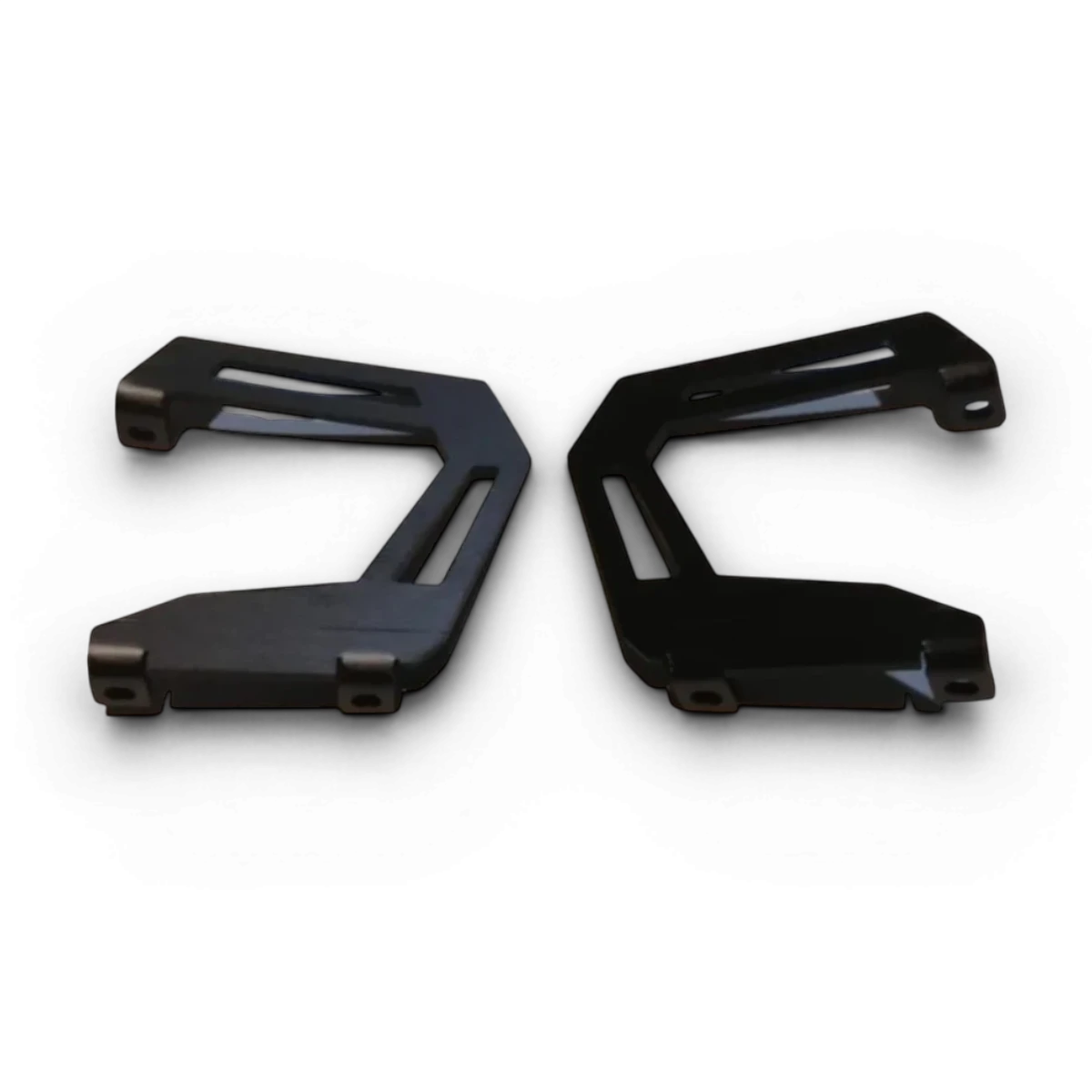 Support d’aileron en aluminium Metal Garage, fixation robuste pour wing stay, adapté à la personnalisation de véhicules.