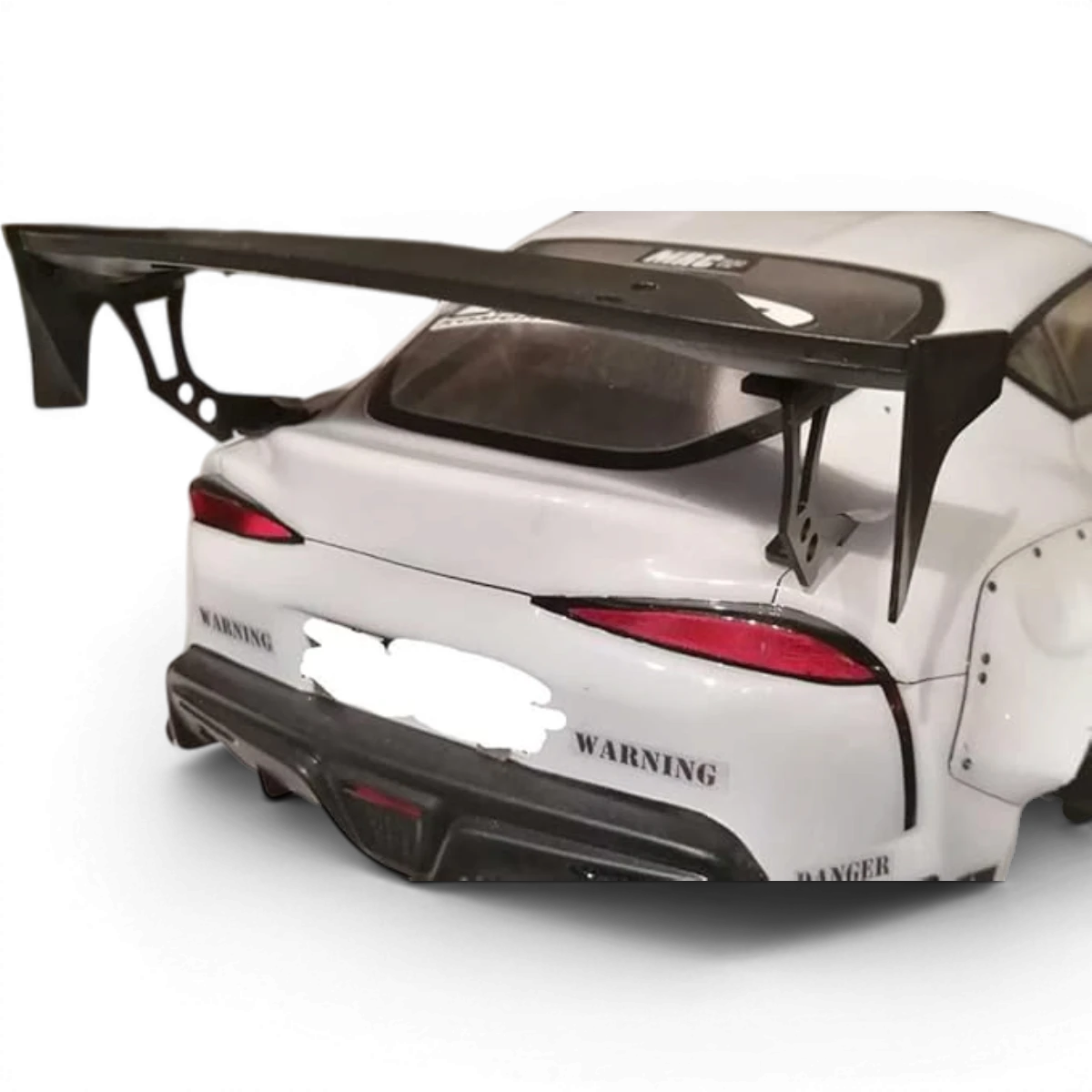 Support d’aileron en aluminium pour voiture, par Metal Garage, fixation solide pour personnalisation de véhicules.