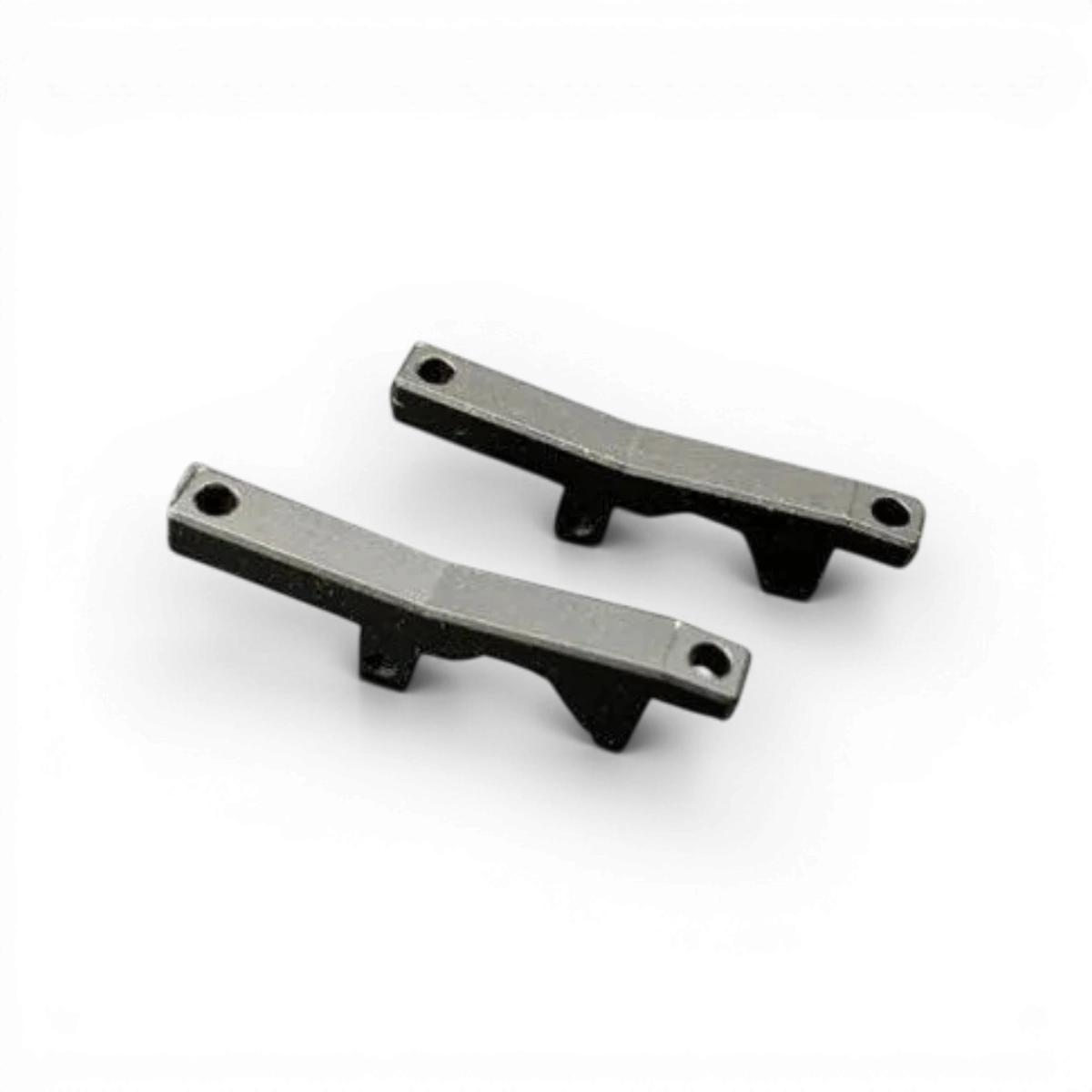 Support de triangles supérieurs en laiton pour BMW Racing BMR-X, renforçant la suspension et la contrôle de véhicule.