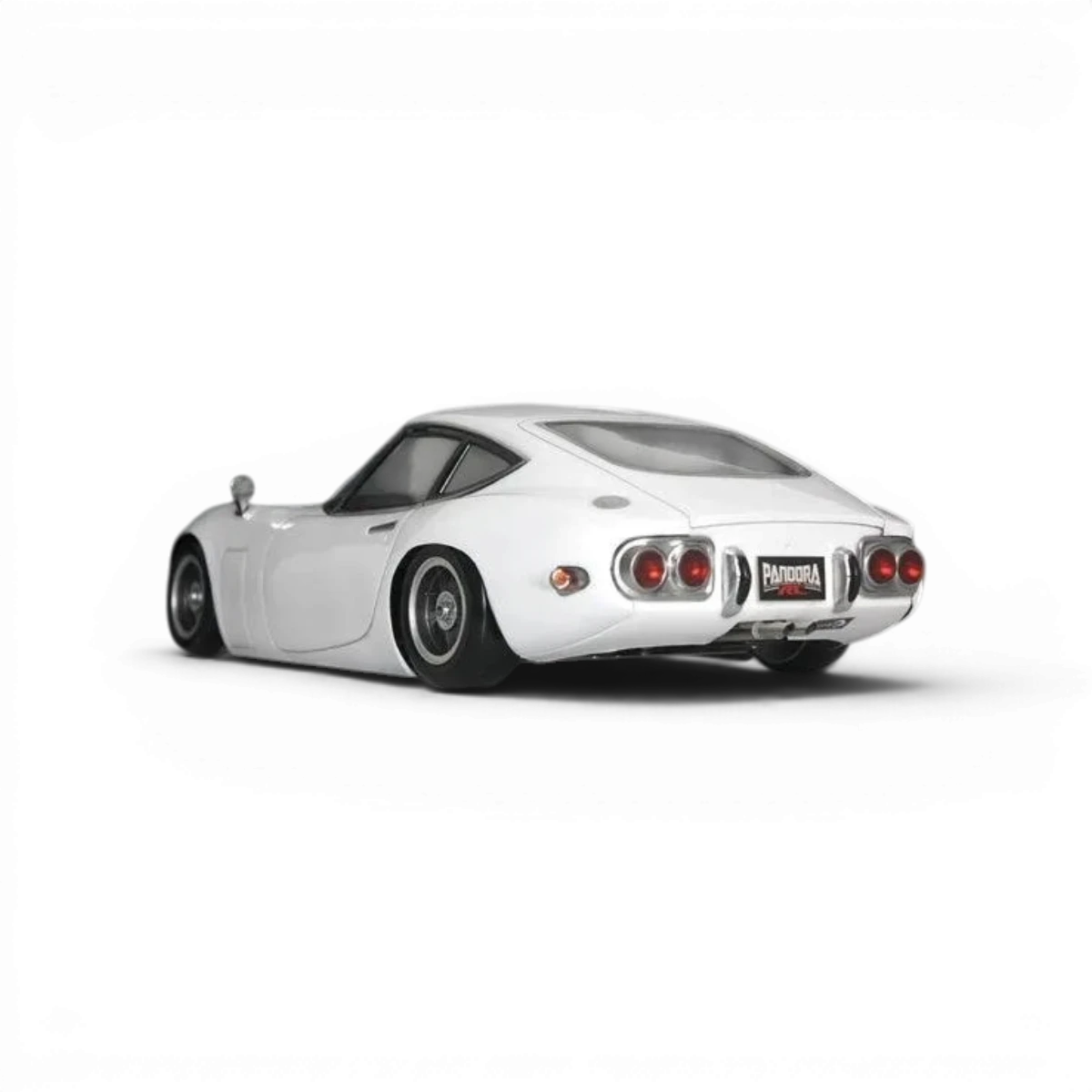 Modèle réduit de la carrosserie Toyota 2000GT Pandora RC, voiture de collection en détail, vue de face avec peinture brillante.