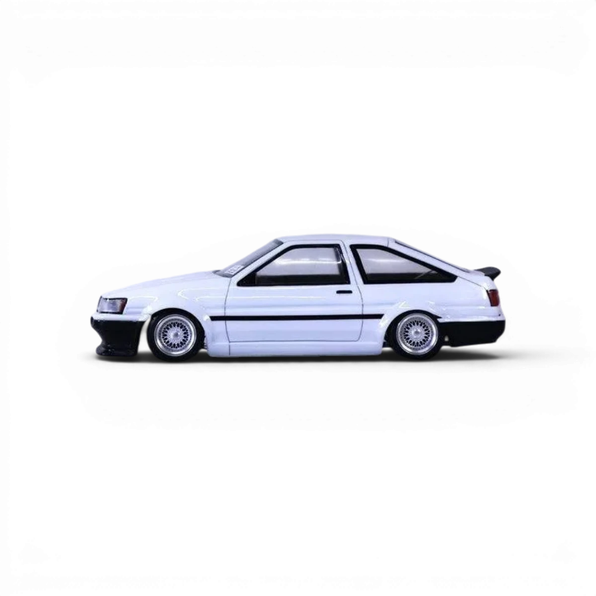 Voiture radiocommandée Toyota AE86 Levin 3 portes de Pandora RC, carrosserie détaillée pour modélisme automobile.