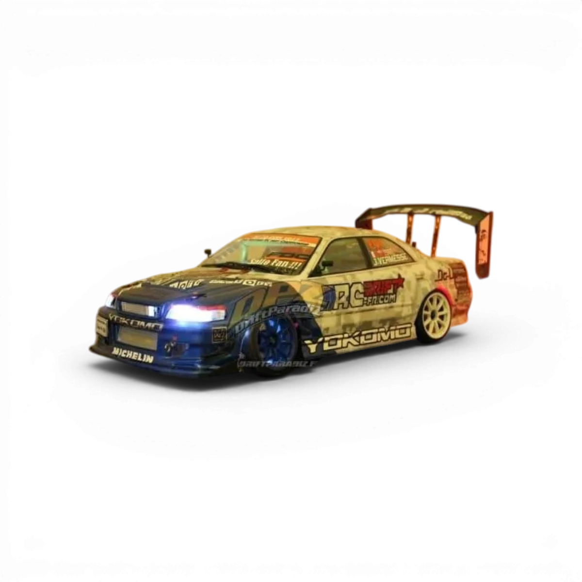 Voiture Toyota Chaser JZX100 Street de Team Yokomo, carrosserie détaillée en plastique, vue de face sur fond blanc.