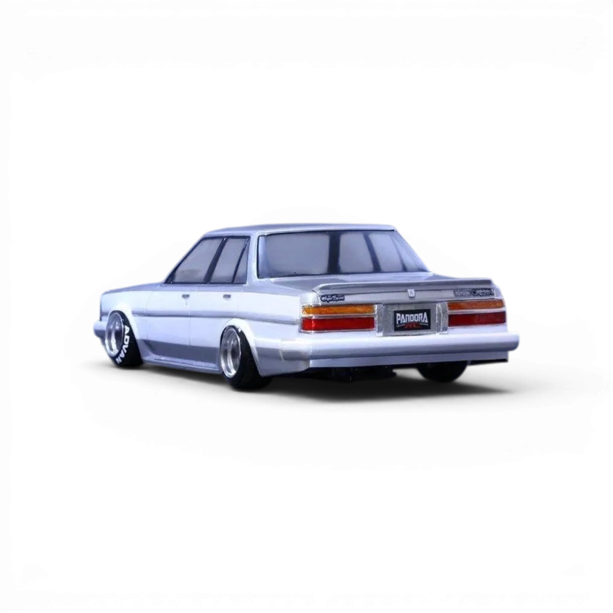 Modèle réduit de voiture Toyota Cresta GX71 Pandora RC avec carrosserie détaillée, vue de face sur fond blanc.