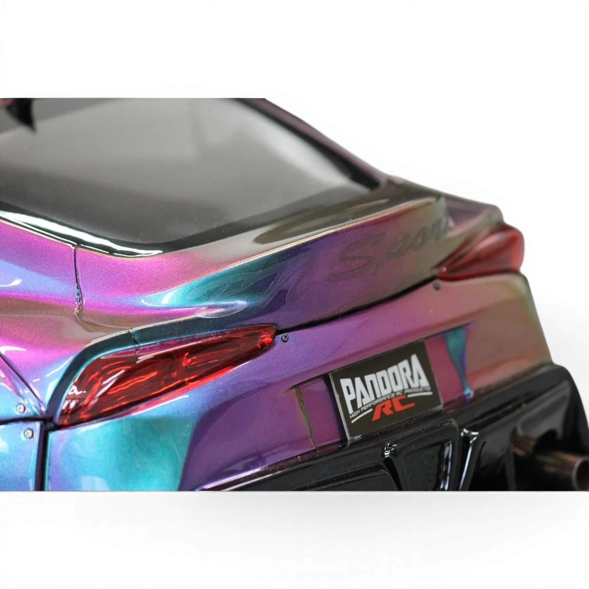 Carrosserie Toyota GR Supra A90 BLS de Pandora RC avec détails en rouge et noir, modèle réduit pour collection ou modélisme.