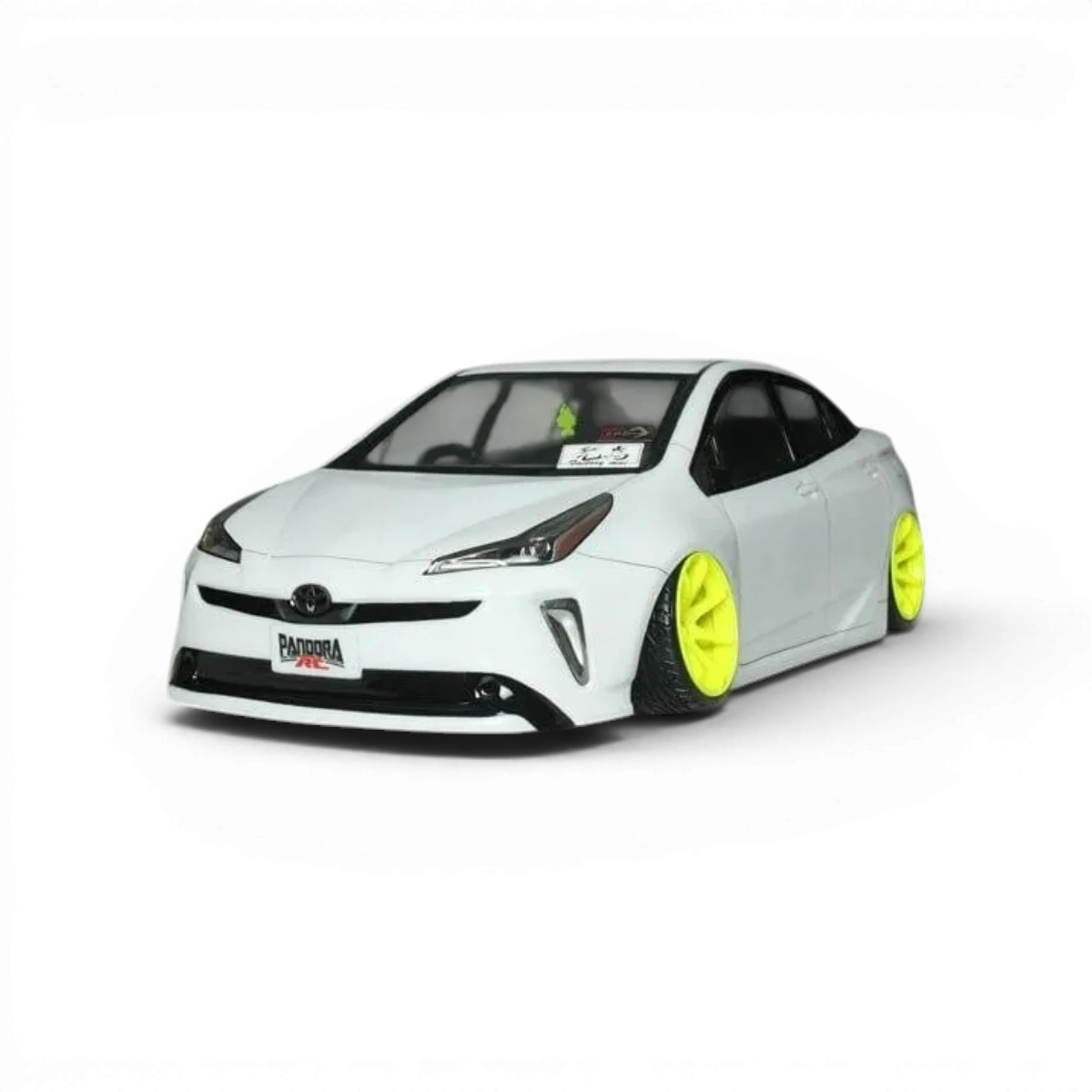 Carrosserie pour Toyota Prius ZVW50 de Pandora RC, finition détaillée et réaliste, vue de face sur fond blanc.