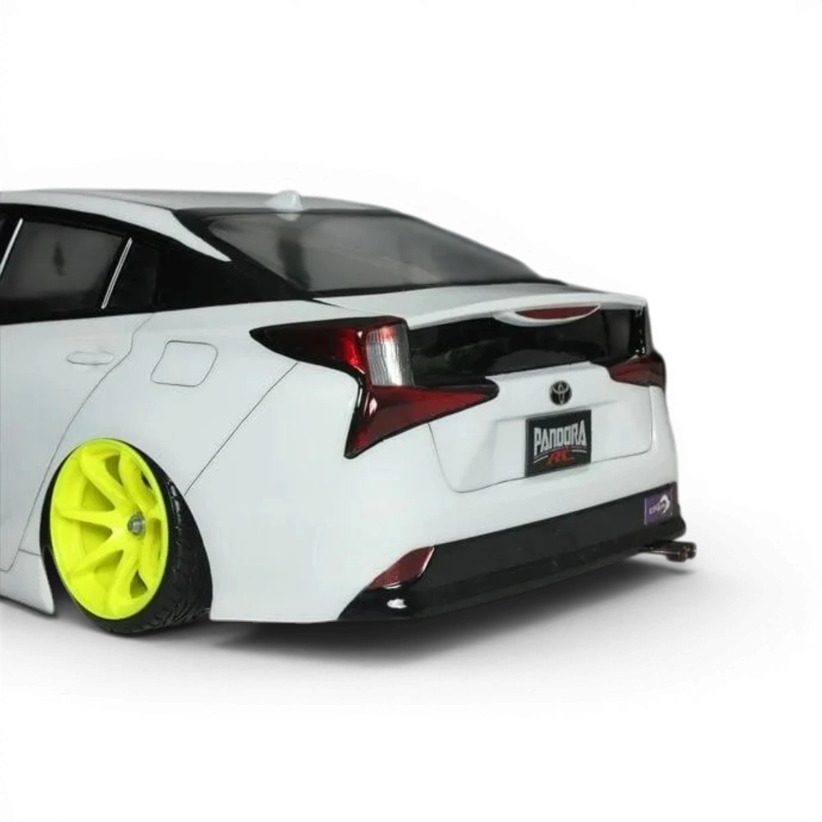 Carrosserie pour Toyota Prius ZVW50 Pandora RC, finition détaillée, vue de face avec détails du design extérieur.