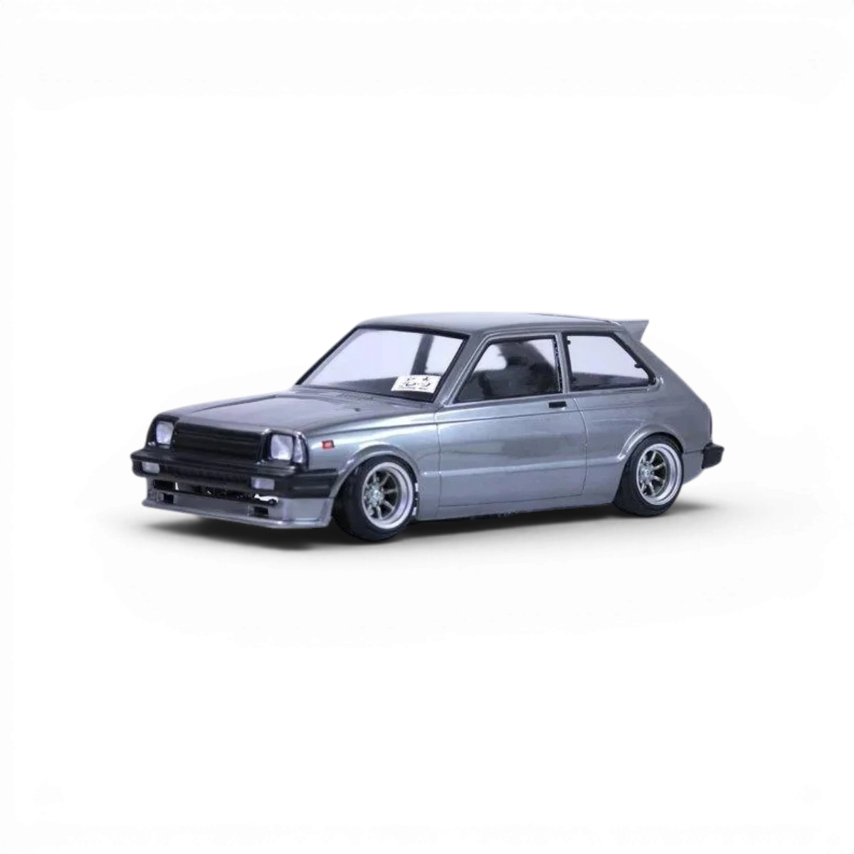 Modèle de voiture Toyota Starlet KP61 tardive en carrosserie Pandora RC, vue de face avec détails de la carrosserie.
