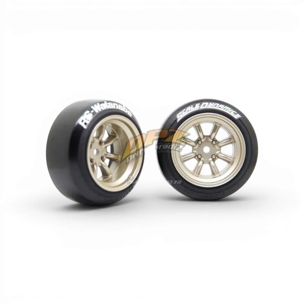 Roues V16D RS Watanabe Or avec offset de +9mm, dimensions 5,5 mm, marque Scale Dynamics, vue de face.