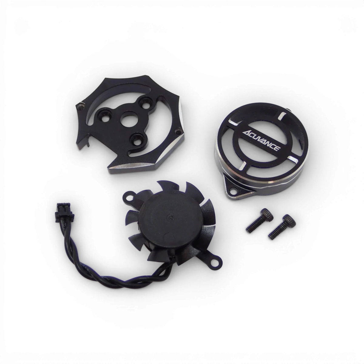 Ventilateur et capot noir pour fledge, électronique Acuvance, dispositif de refroidissement compact et fonctionnel.