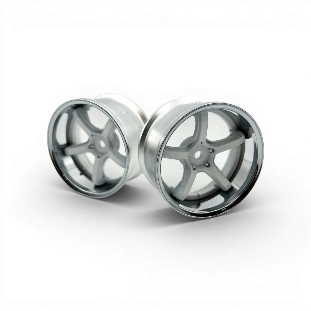 Roues Work Emotion T5R Offset 6 en chrome et blanc, montées sur une voiture, illustrant leur design sportif et finition brillante.