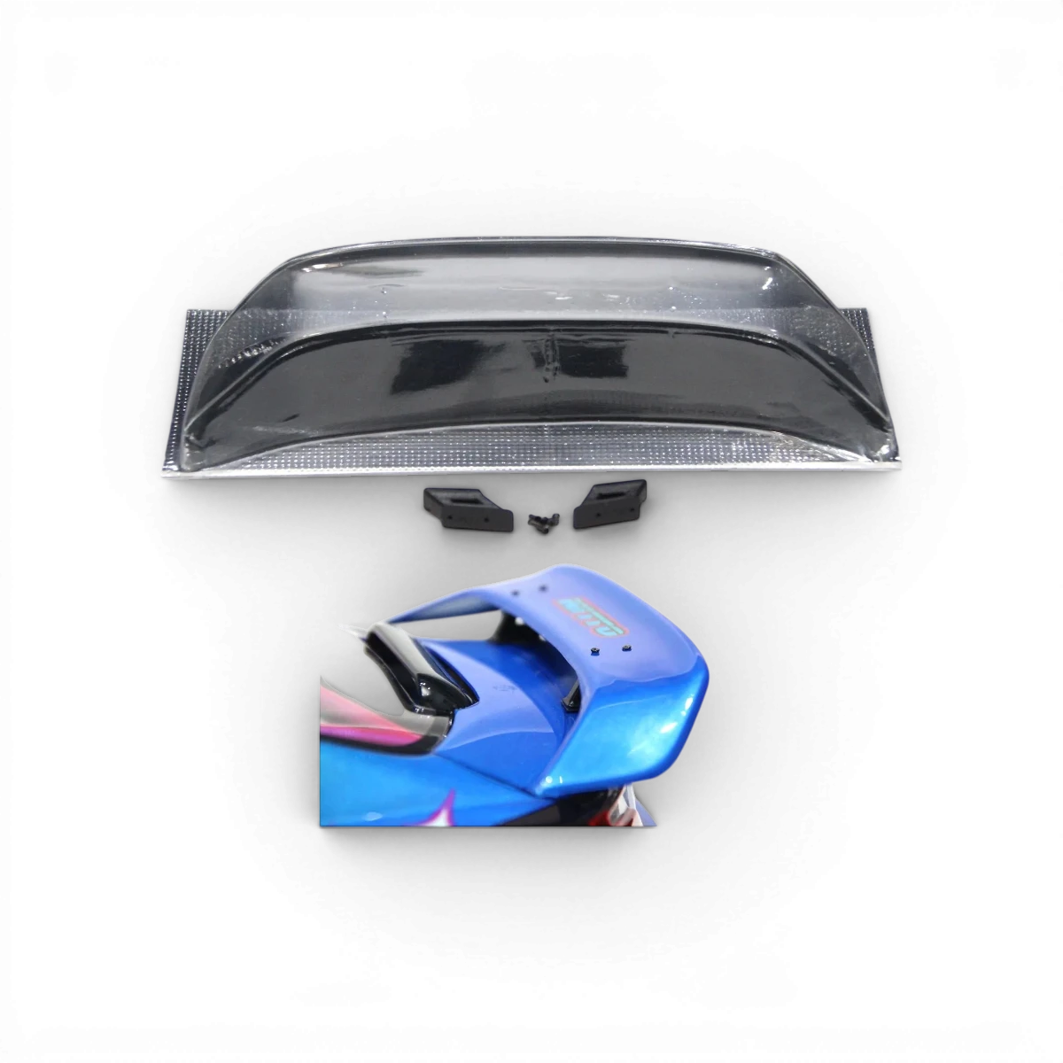 Aileron personnalisé pour Toyota GR86, marque Src Sideways RC, en fibre noire et design aérodynamique pour voiture de sport.
