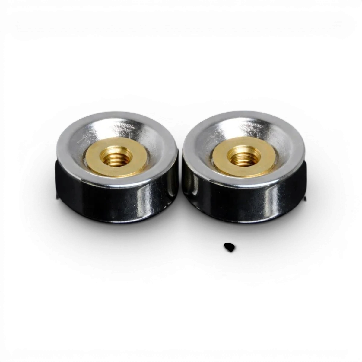 Deux aimants de fixation pour carrosserie Screw Lock Ø12×5mm de la marque Wrap-UP next, illustrés en détail dans cette image.