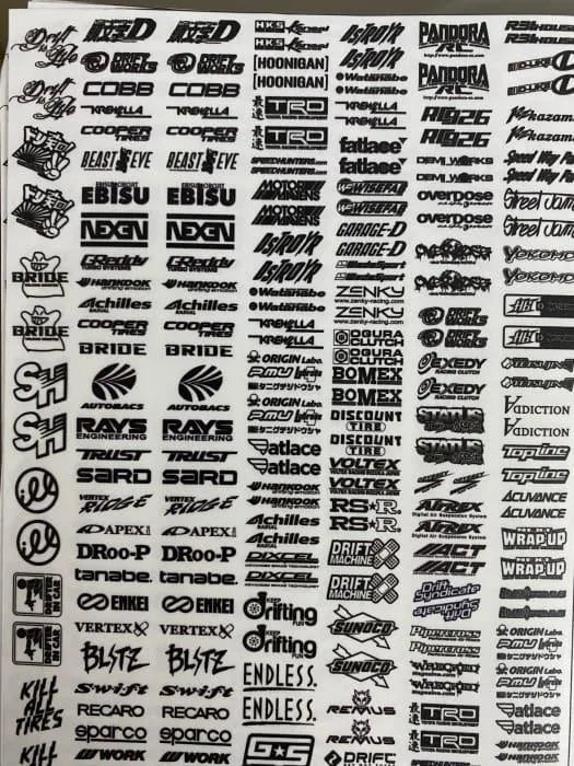 Autocollants sponsors petits de la marque Black Drift Stickers, collection 21, design noir pour voiture ou moto.