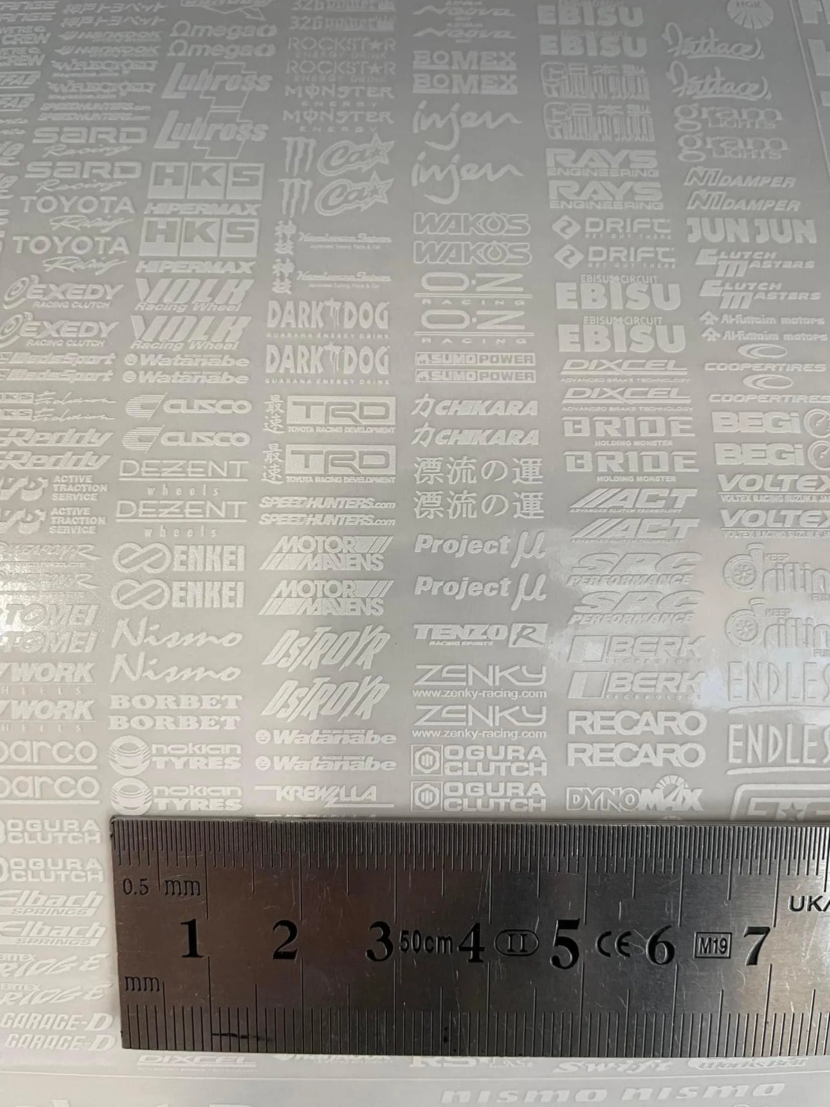 Autocollants sponsors petits de la marque Black Drift, lot de 5 stickers noirs pour personnaliser votre véhicule.
