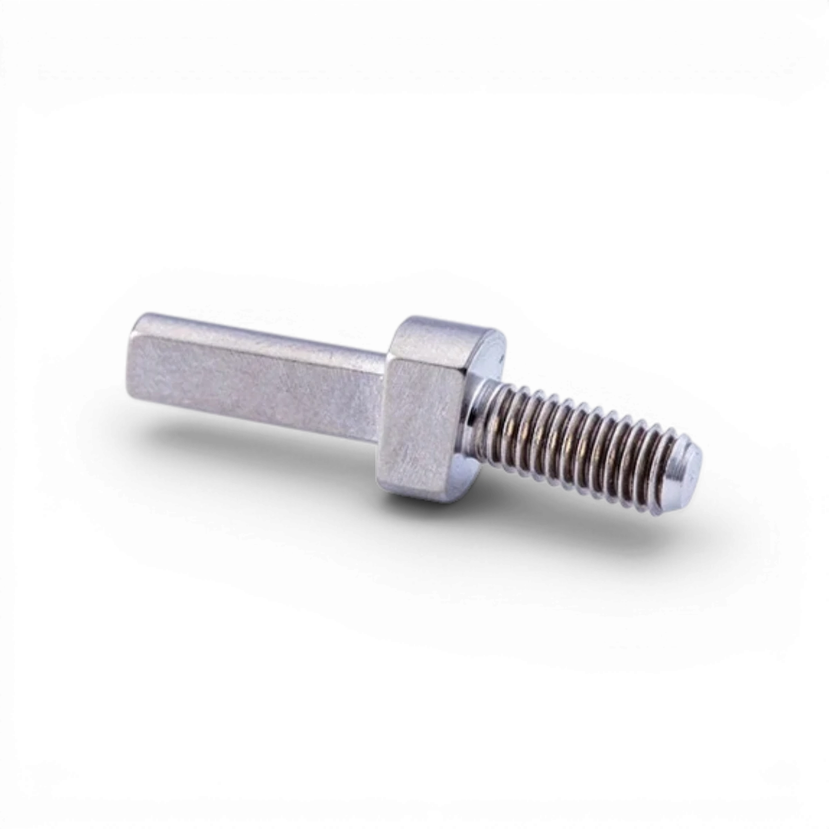 Biellette de bras en titane pour MC-III, fabriquée par Team Reve D, visible avec détails en titane et fixation robuste.