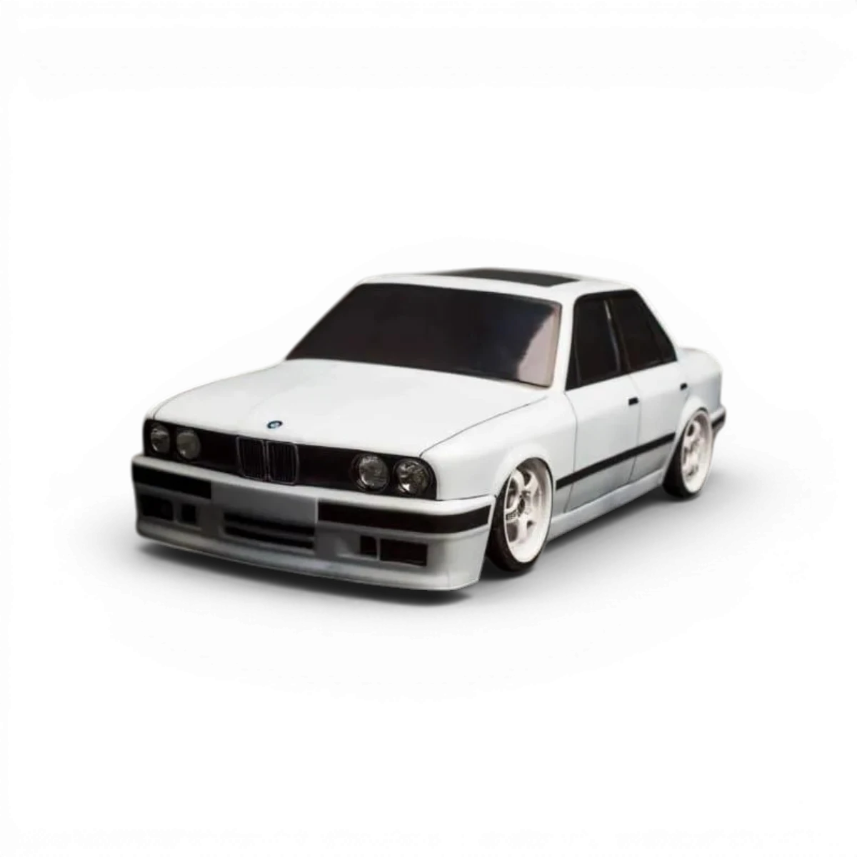 Carrosserie de BMW E30 Sedan en plastique pour modèle réduit Aplastics RC, vue de face avec détails de la carrosserie.