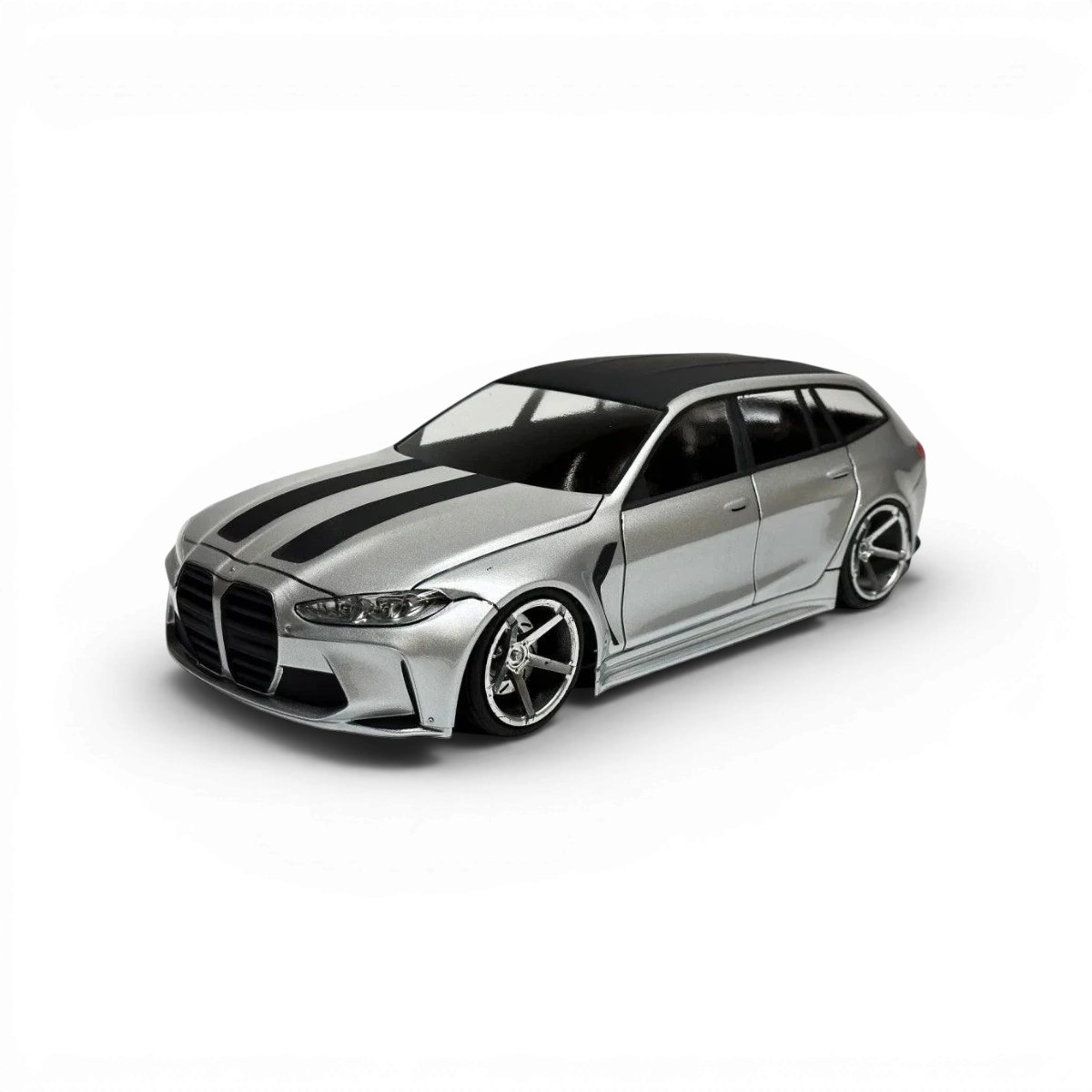 Carrosserie BMW G81 M3 Aplastics RC, modèle détaillé avec peinture bleue et design précis pour voiture télécommandée.