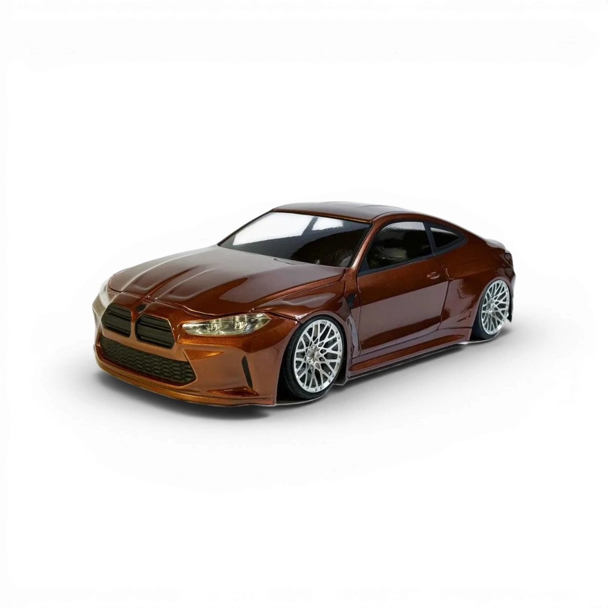 Carrosserie BMW M4 G82 V2 pour voiture RC, fabriquée par Aplastics RC, avec détails réalistes et finition précise.