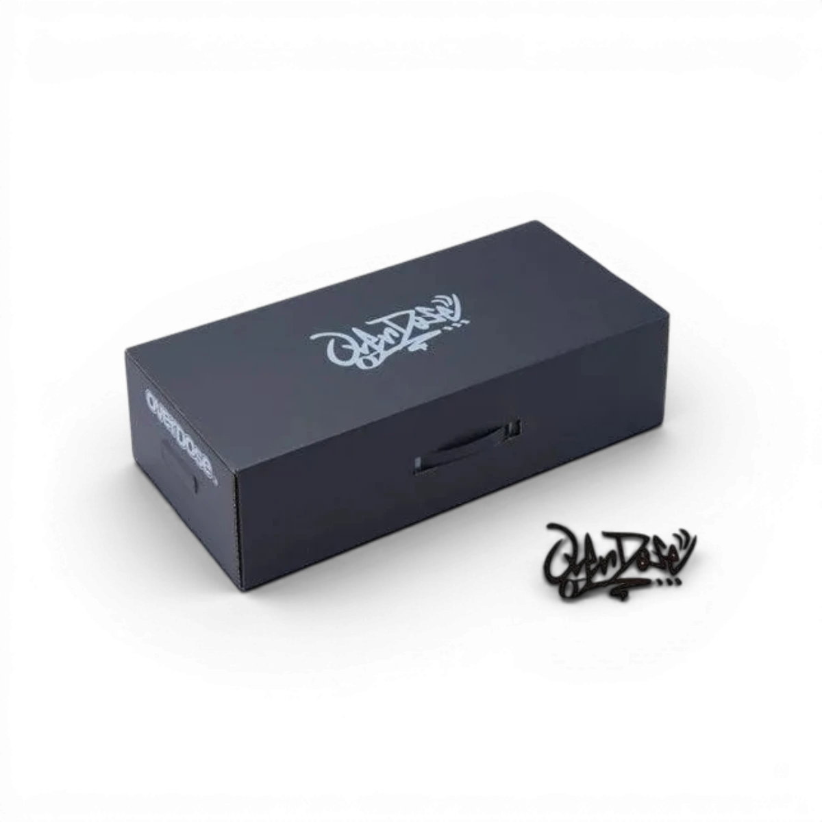 Boîte en carton durable Overdose de 480x230x130 mm, accessoire robuste pour rangement ou expédition.