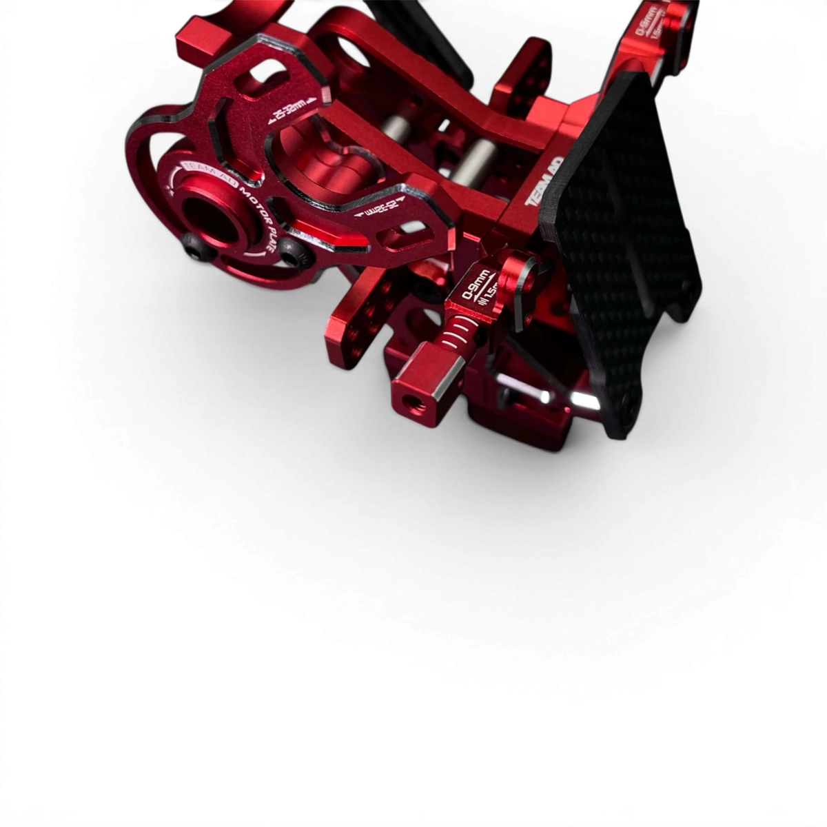 Boîte de transmission en aluminium pour RDX, fabriquée par TEAM AD, montrant la structure robuste et la finition métallique.