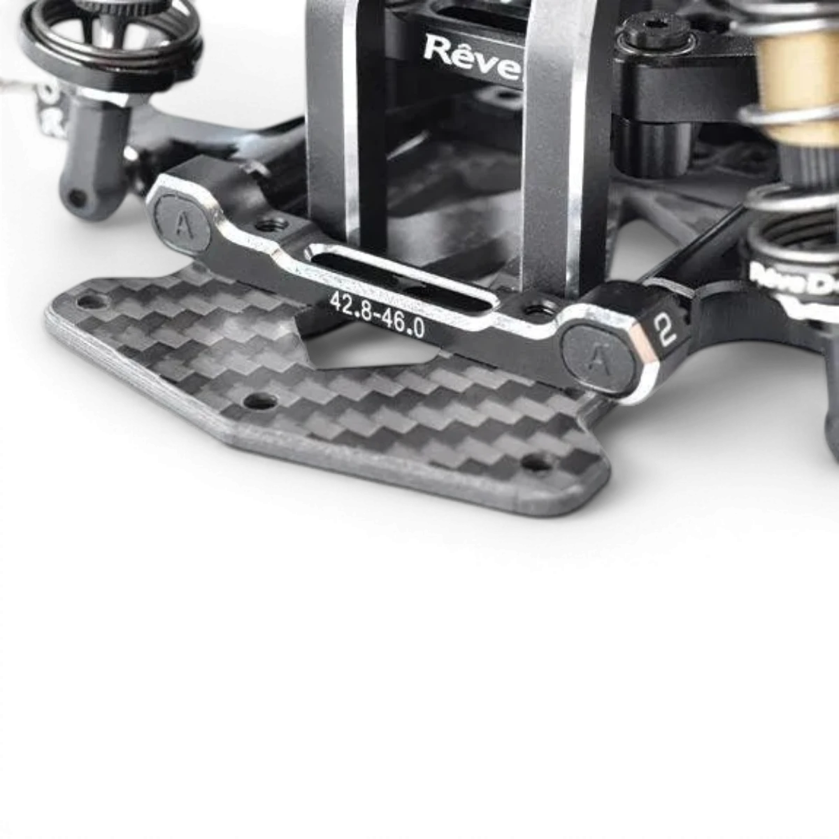 Cale triangle RC Drift Team Reve D, 39.2-42.4mm, avec chanfreinée, pour ajustement précis du châssis.