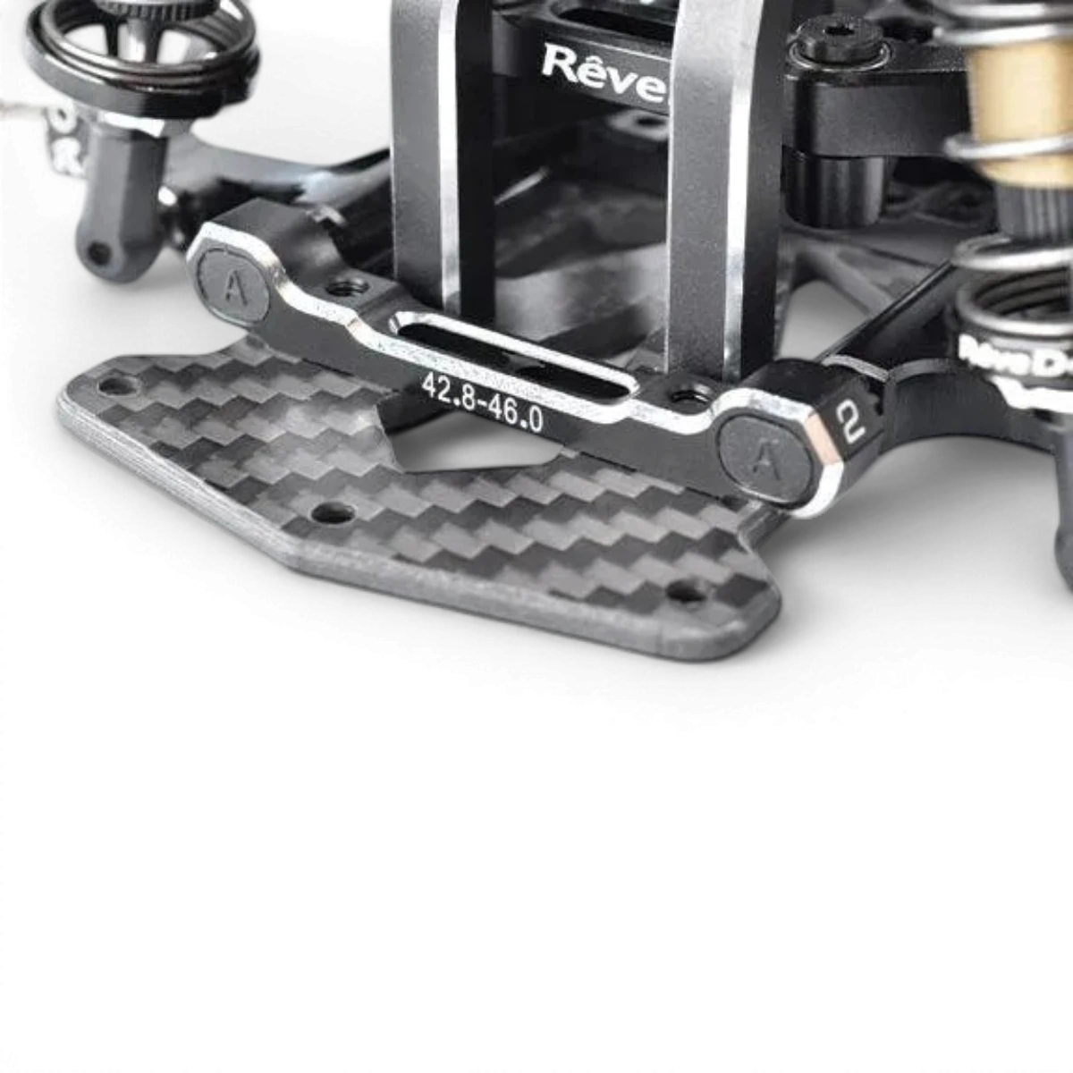 Cale triangle #4 pour RC Drift, 50-53mm, chanfreinée, marque Team Reve D, outil pour réglages précis de voiture RC.