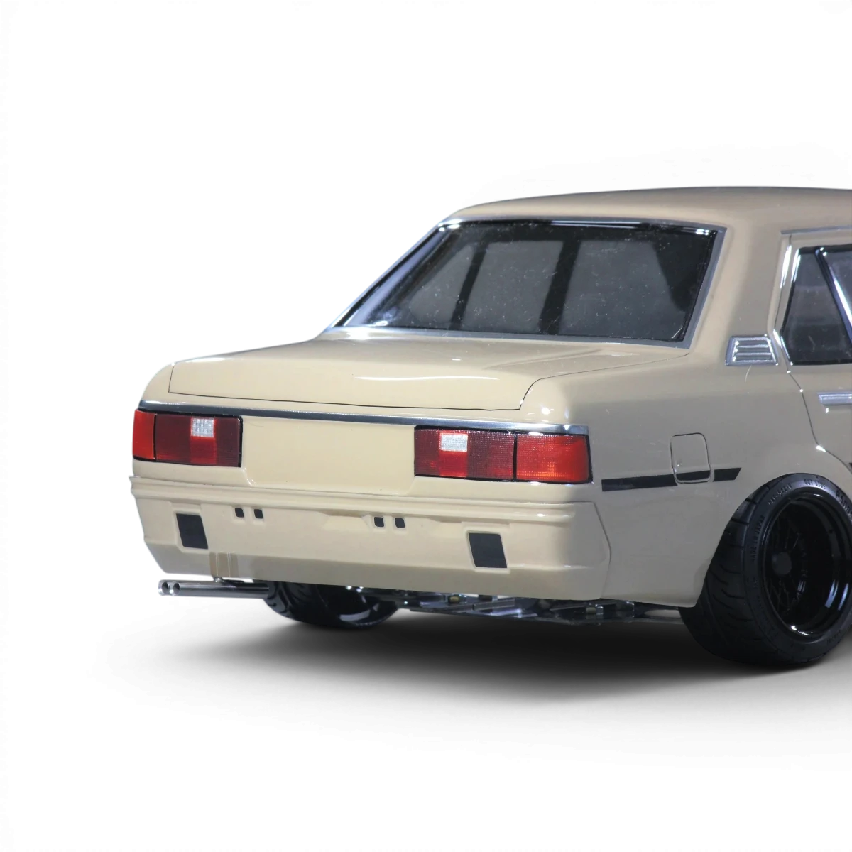 Carrosserie Pandora RC pour Toyota Corolla KE70, en plastique, détail réaliste, couleur blanche, vue de face.
