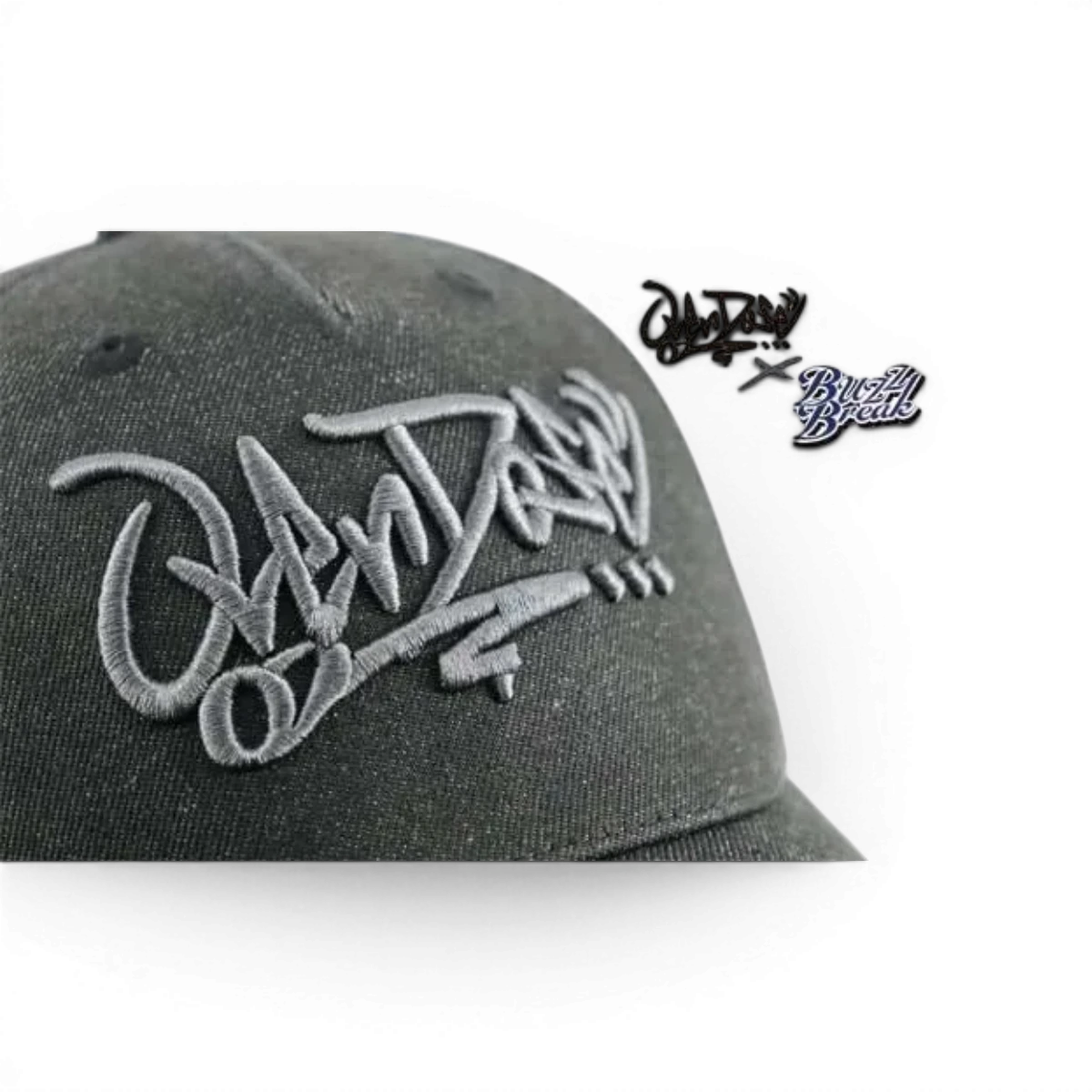 Casquette en denim BuzzBreak Overdose, accessoire mode avec logo brodé, vue de face sur fond neutre.