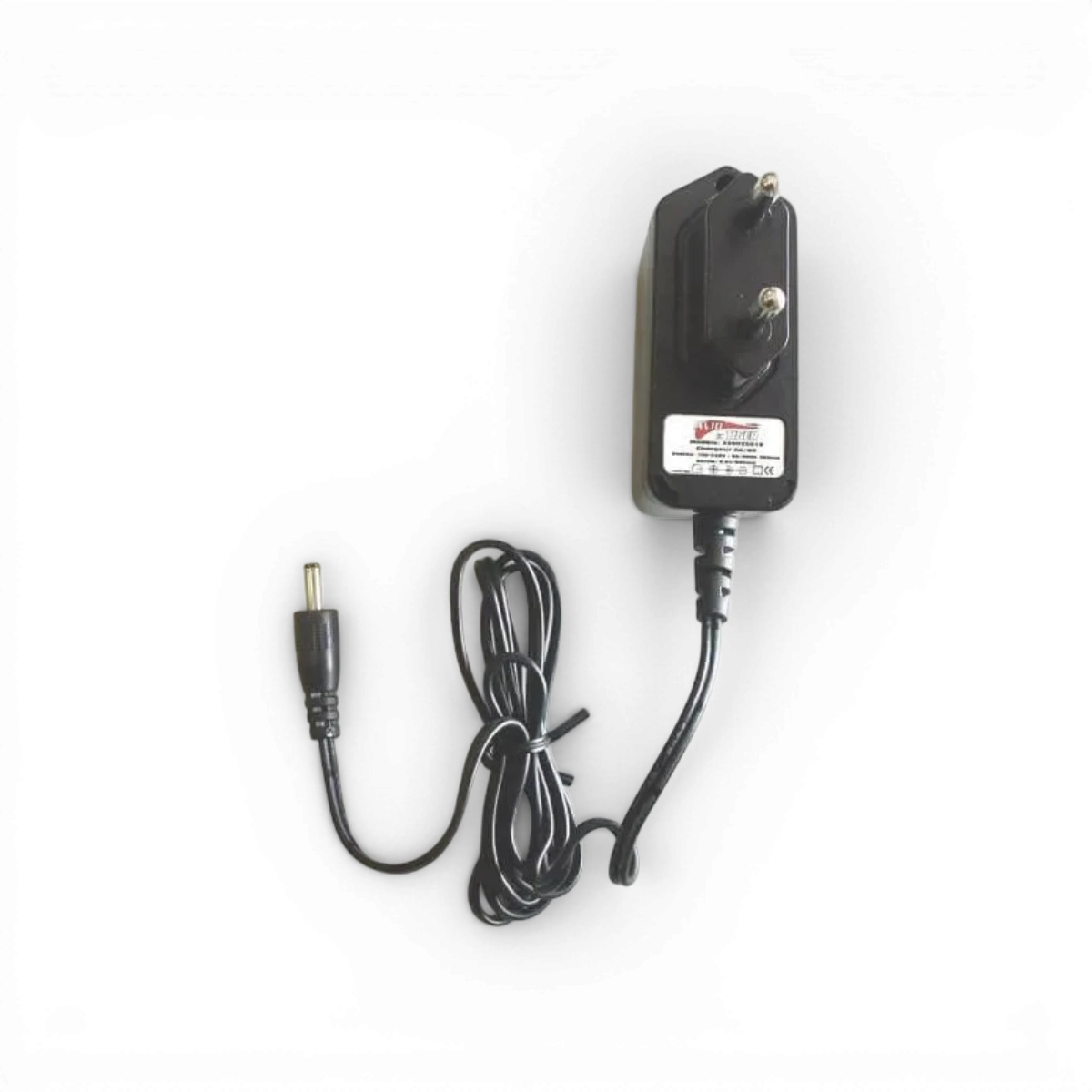Chargeur de batterie radio Futaba, appareil électronique pour recharger les batteries de radiocommande.