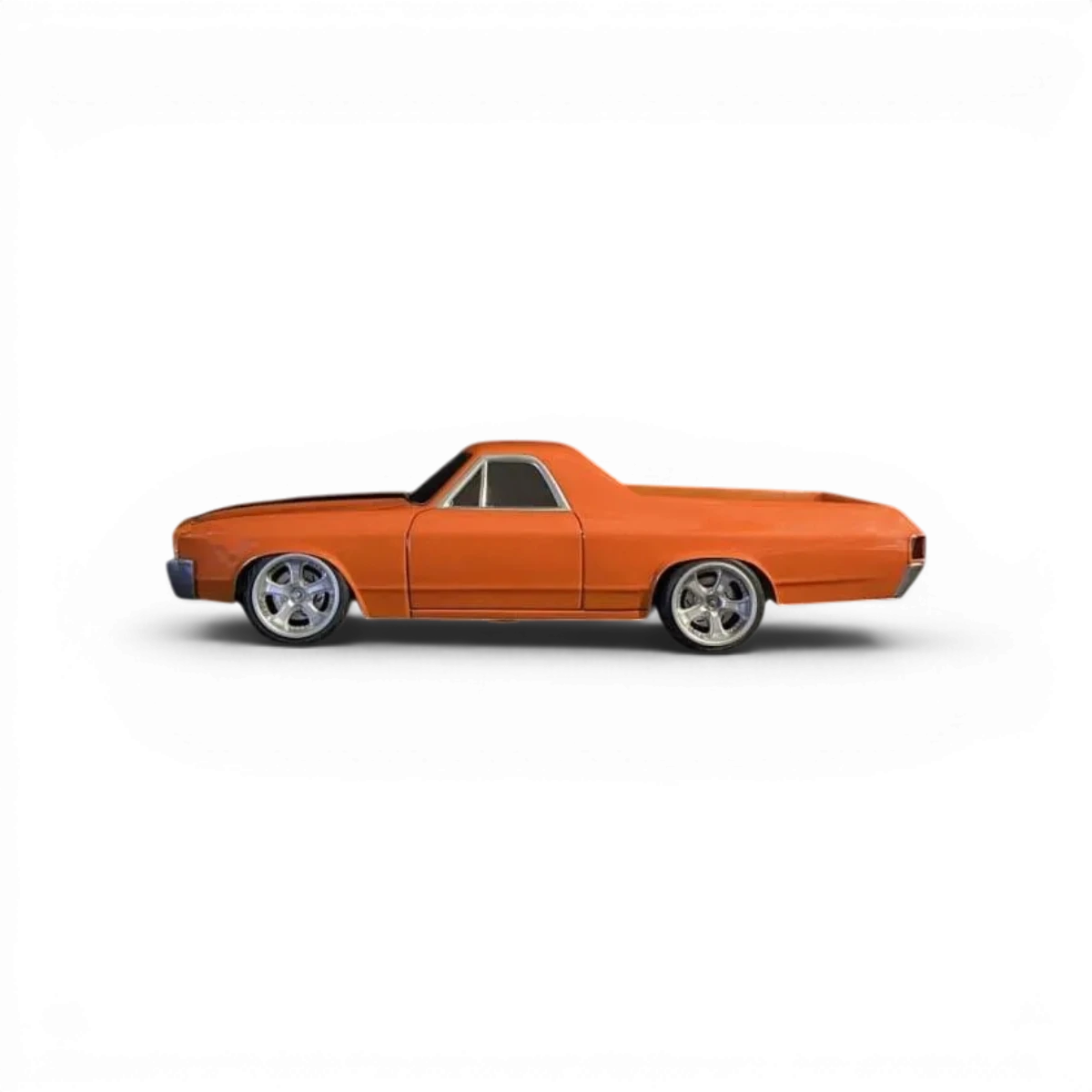 Modèle de carrosserie Chevrolet El Camino 70 de la marque Aplastics RC, vue de face avec détails réalistes et finition de qualité.