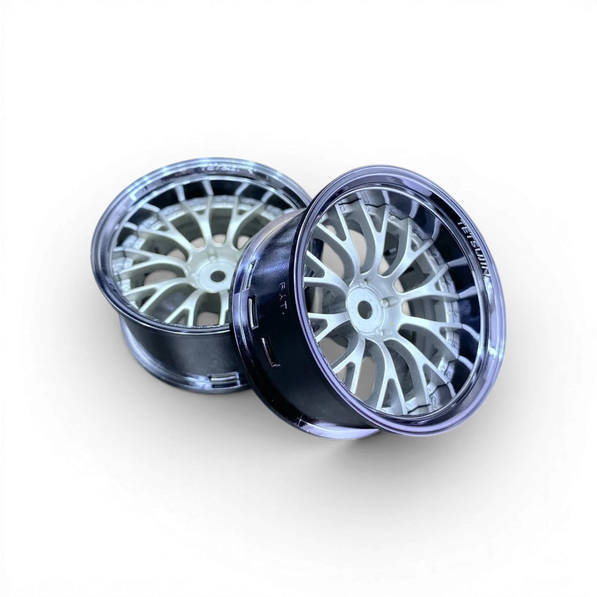 Roues Daisy Chrome noir et gris Tetsujin, design élégant avec finition brillante et détails modernes.