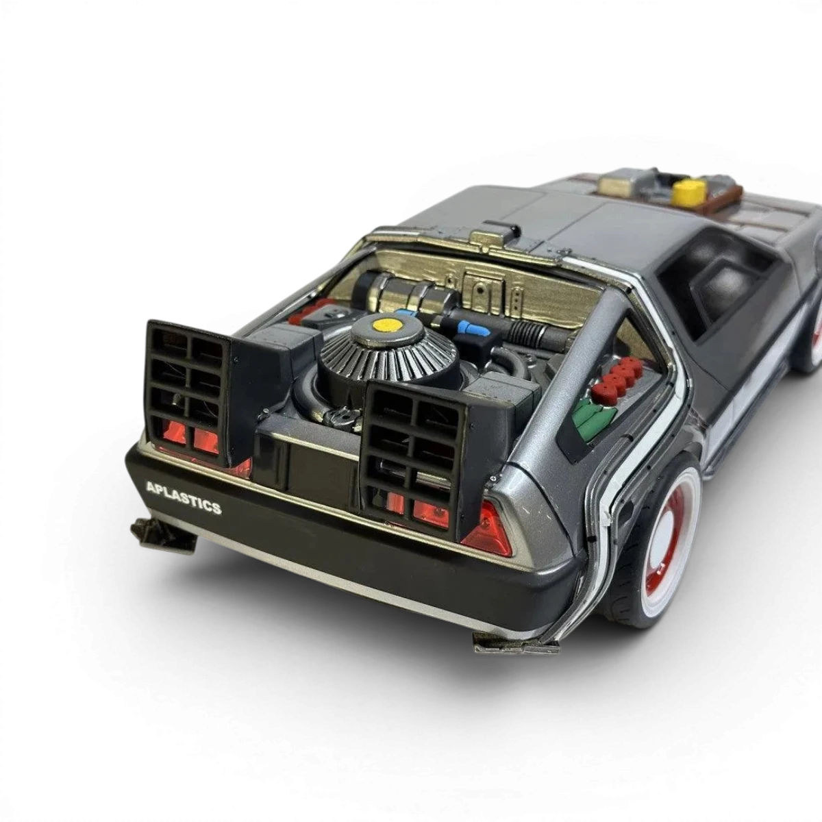 Kit de carrosserie DeLorean BTF de Aplastics RC, vue détaillée du corps en plastique pour voiture télécommandée.