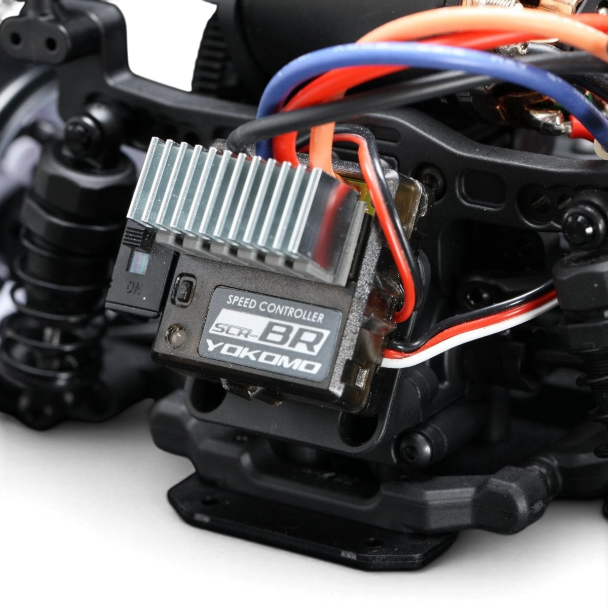 Kit RC drift RD2.0 avec Mazda RX-7 FC3S BN Sports et roues, par Team Yokomo, vue du véhicule complet avec accessoires.