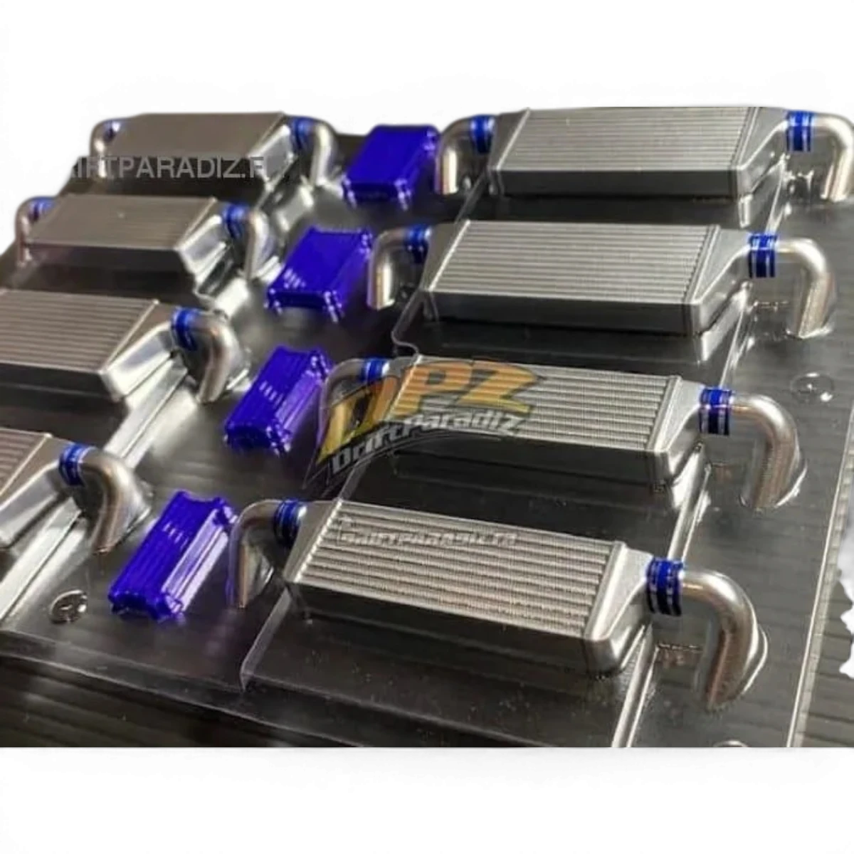 Ensemble d'intercooler en polycarbonate léger pour customisation, conçu par Pandora RC, avec composants visibles en détail.