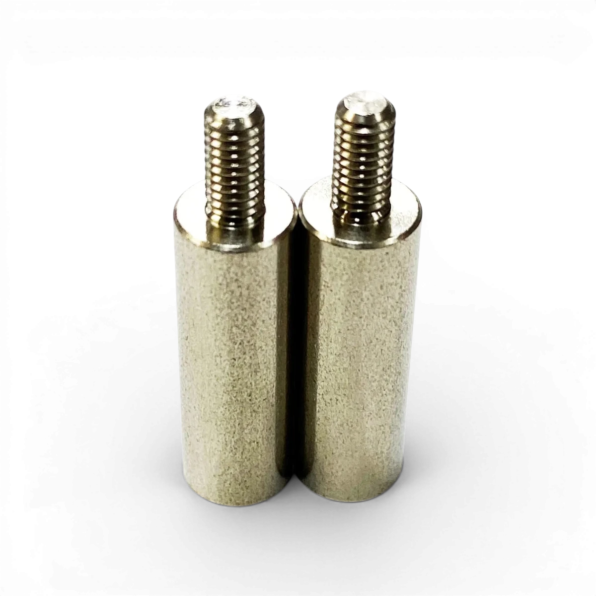 Extensions filetées mâle et femelle en inox de 18 mm, pièces détachées M3, pour fixation solide et durable.