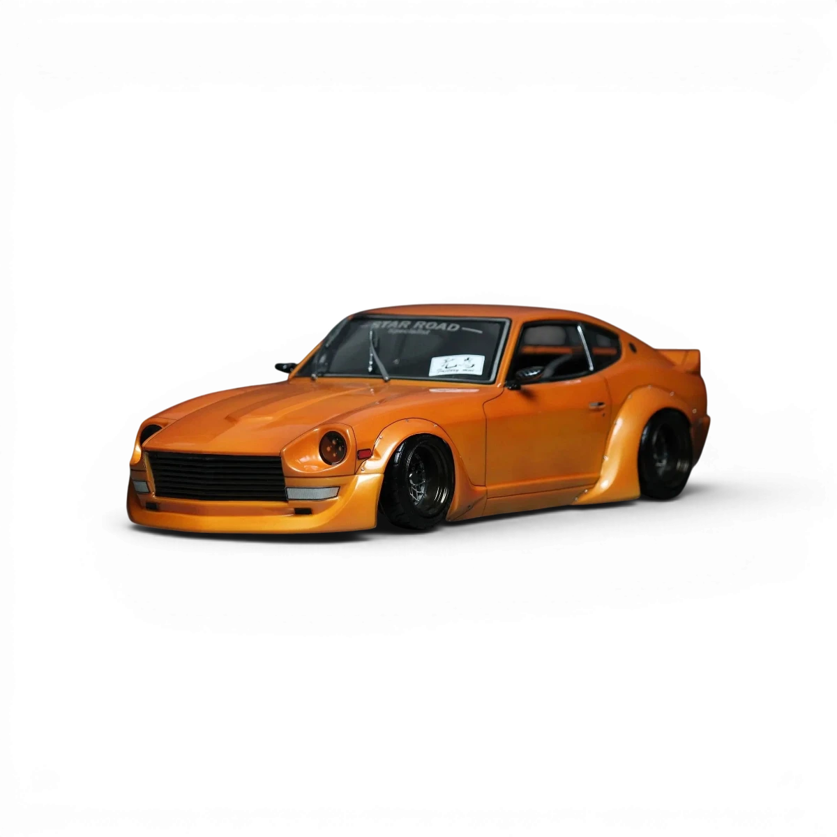 Voiture radiocommandée Pandora RC FAIRLADY Z S30 CustomStar Road, carrosserie détaillée, design sport élégant.