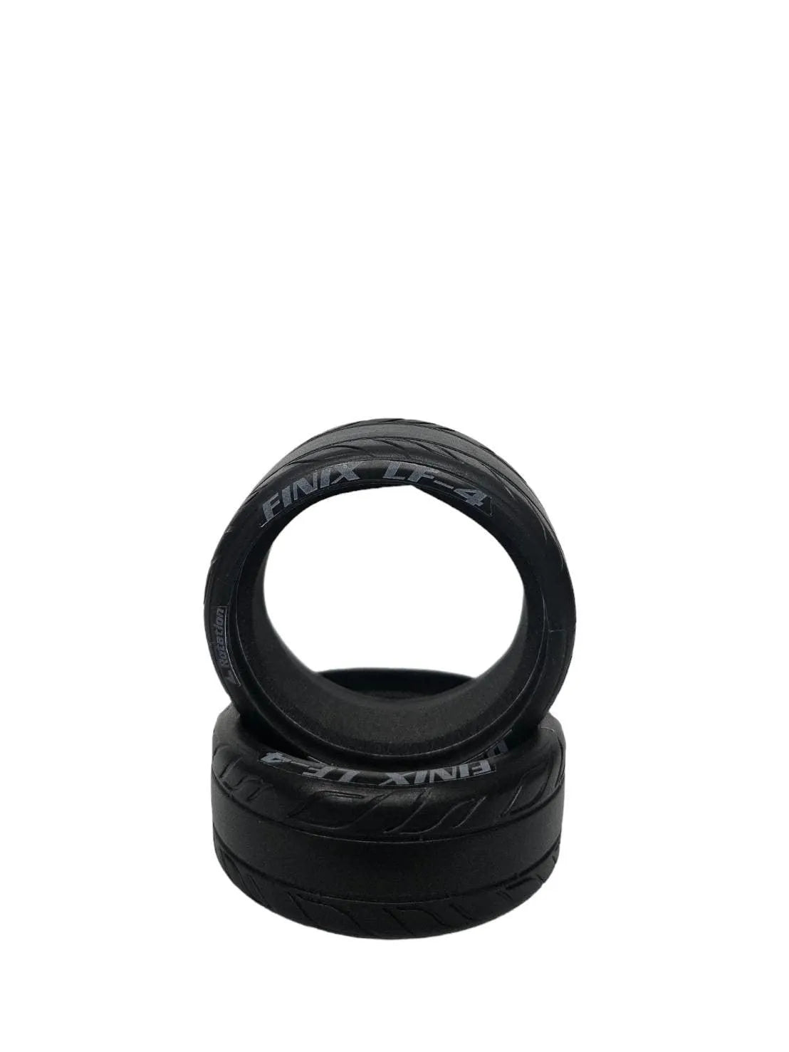 Quatre roues DS Racing Finix LF-4 pour moquette, pneus adaptés pour véhicules de compétition ou modélisme.
