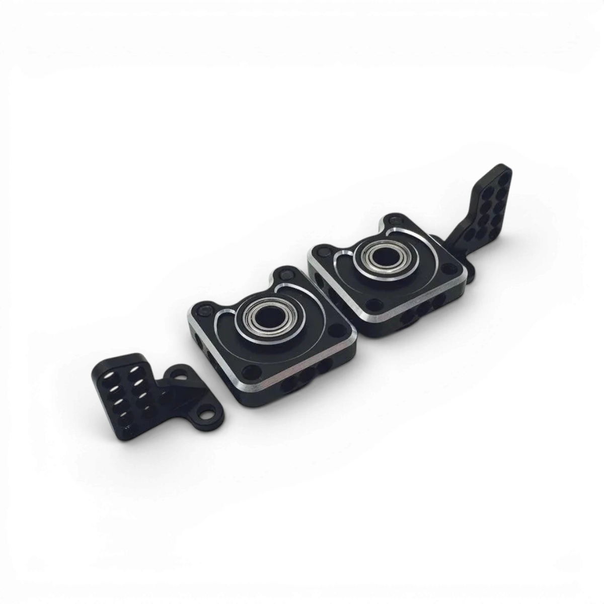 Fusées arrière en aluminium Shark RhinoRacing pour voiture RC, légères et durables, visibles sur fond neutre.
