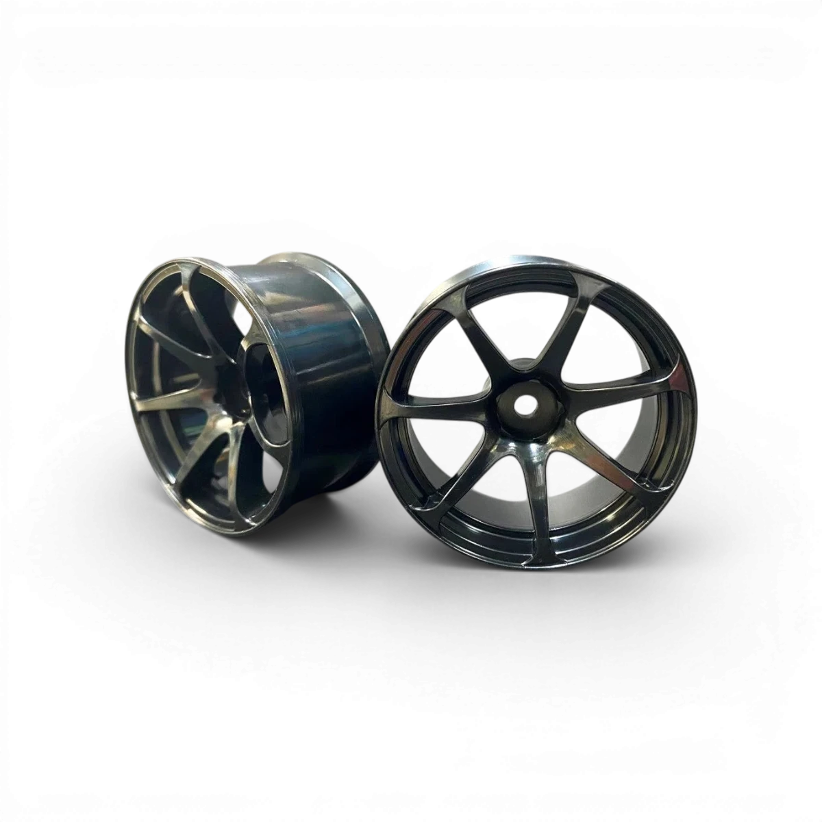 Jantes AVS T7 noires de Mikuni Factory, roues en alliage avec offset+5, design élégant et finition noire brillante.