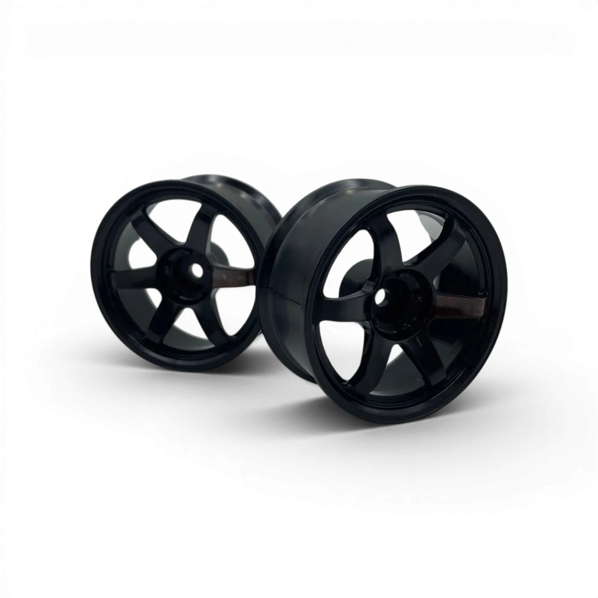 Jantes TE37 haute traction noires de Custom Lab's, roues légères et robustes pour performance automobile.