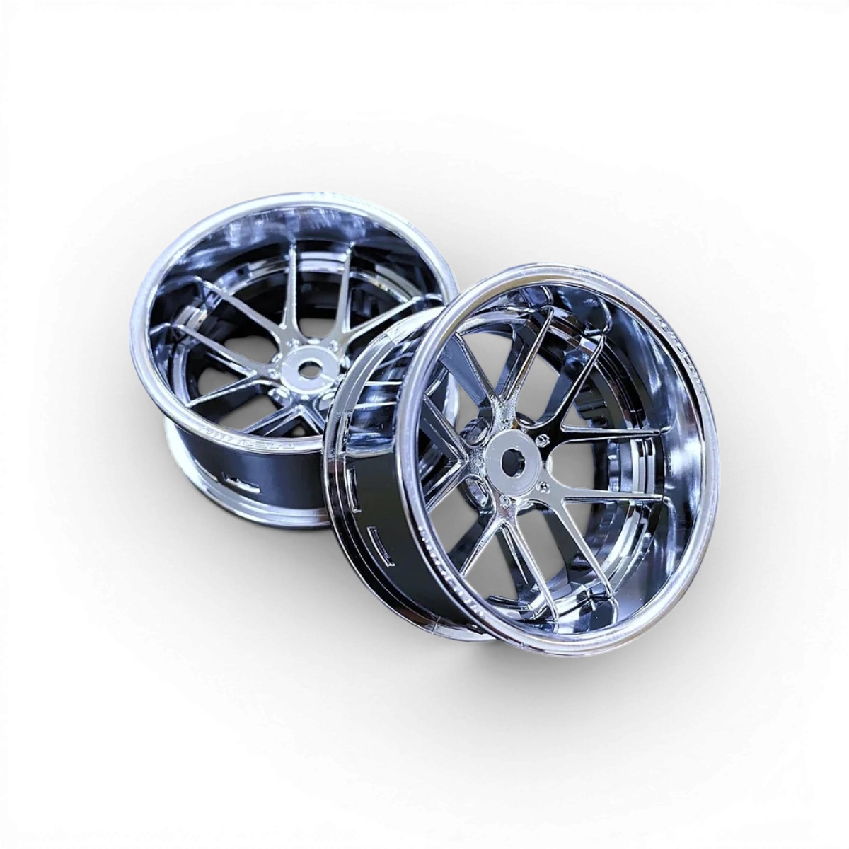 Roues Jasmine en chrome de la marque Tetsujin, design élégant avec finition brillante et détails sophistiqués.