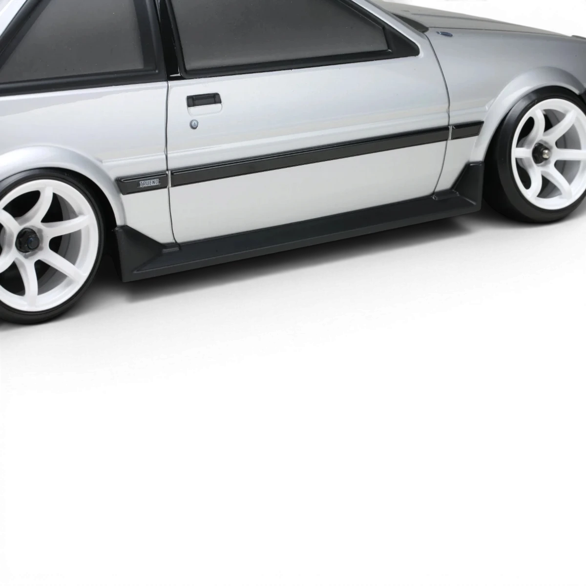 Kit de carrosserie aéro pour Toyota Sprinter AE86 Trueno 2 portes, marque Team Yokomo, visible dans l'image.
