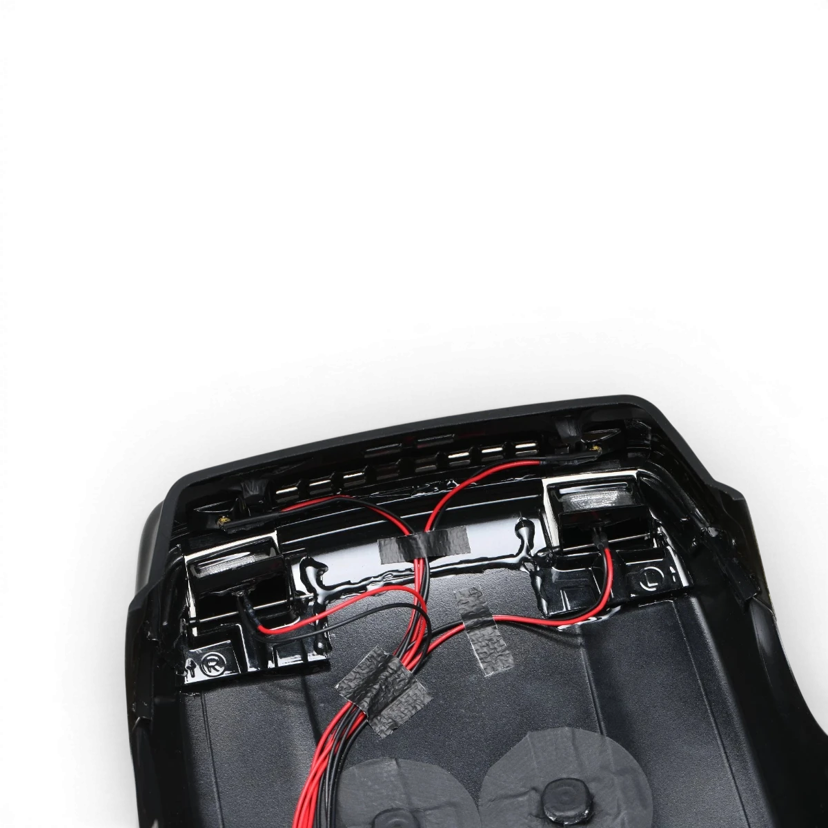 Kit LED pour Toyota AE86 Trueno 2 portes, accessoires de customisation de la marque Team Yokomo, visible avec composants lumineux.