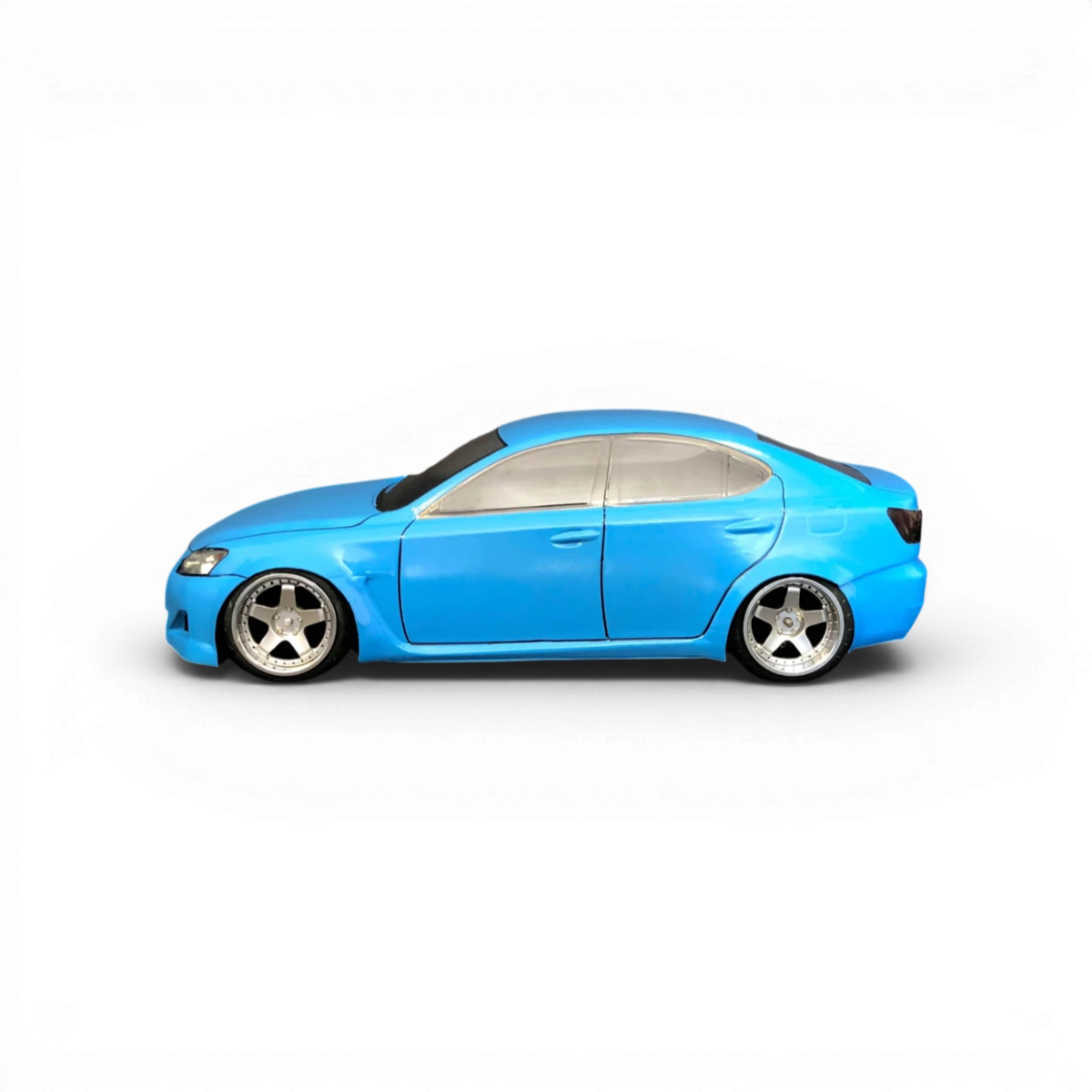 Carrosserie pour Lexus IS350 de la marque Aplastics RC, vue de face avec détails de la structure en plastique.