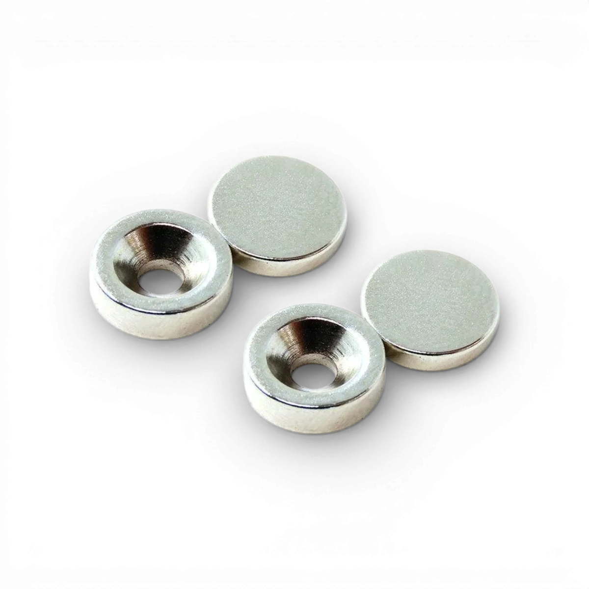Aimants légers Wrap-UP Next, 2 pièces 12x3mm et 2 pièces 12x2mm, visibles avec surface magnétique brillante.